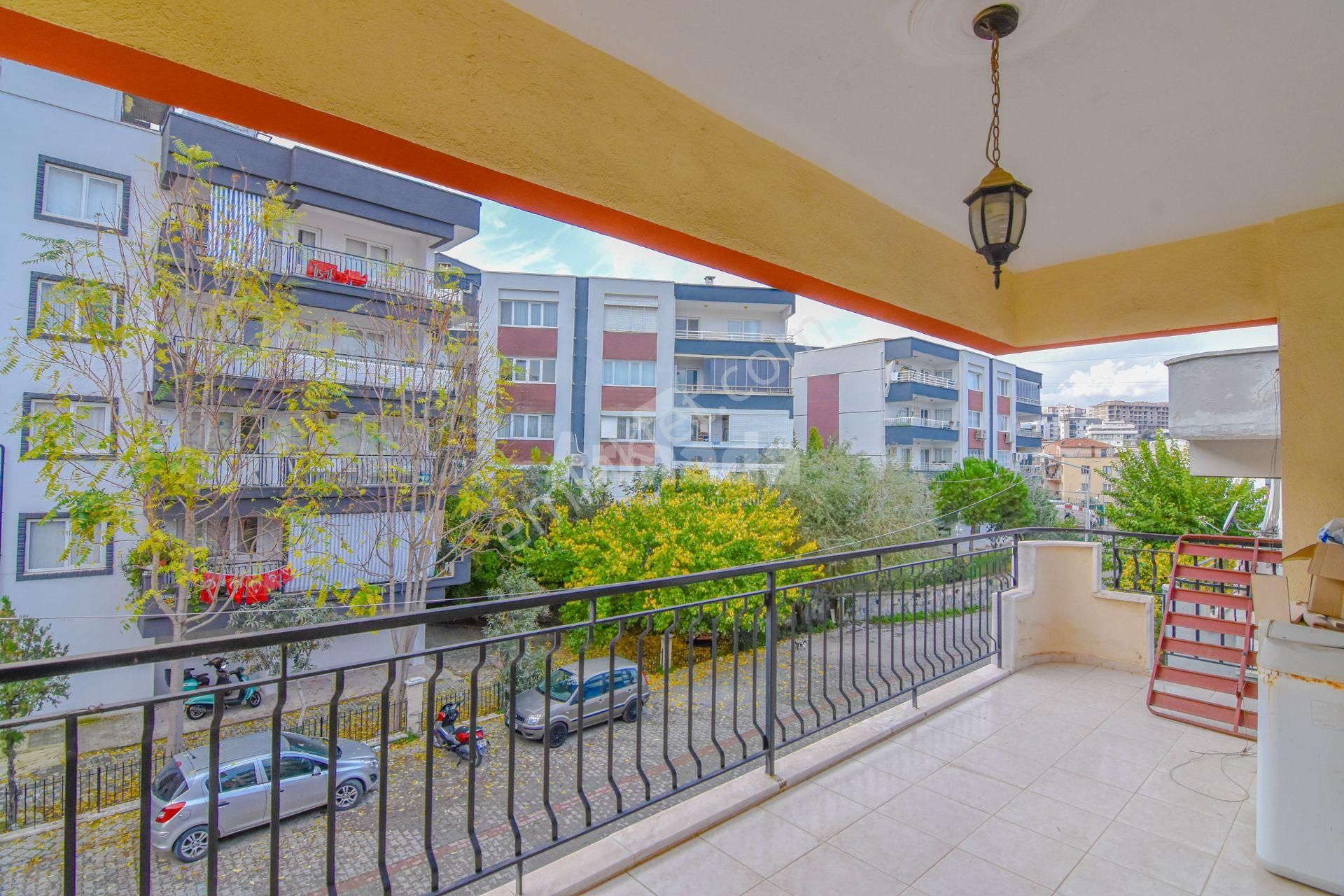 Kuşadası İkiçeşmelik Mahallesi'nde Manzaralı Fırsat 2+1 Daire - Görsel 6