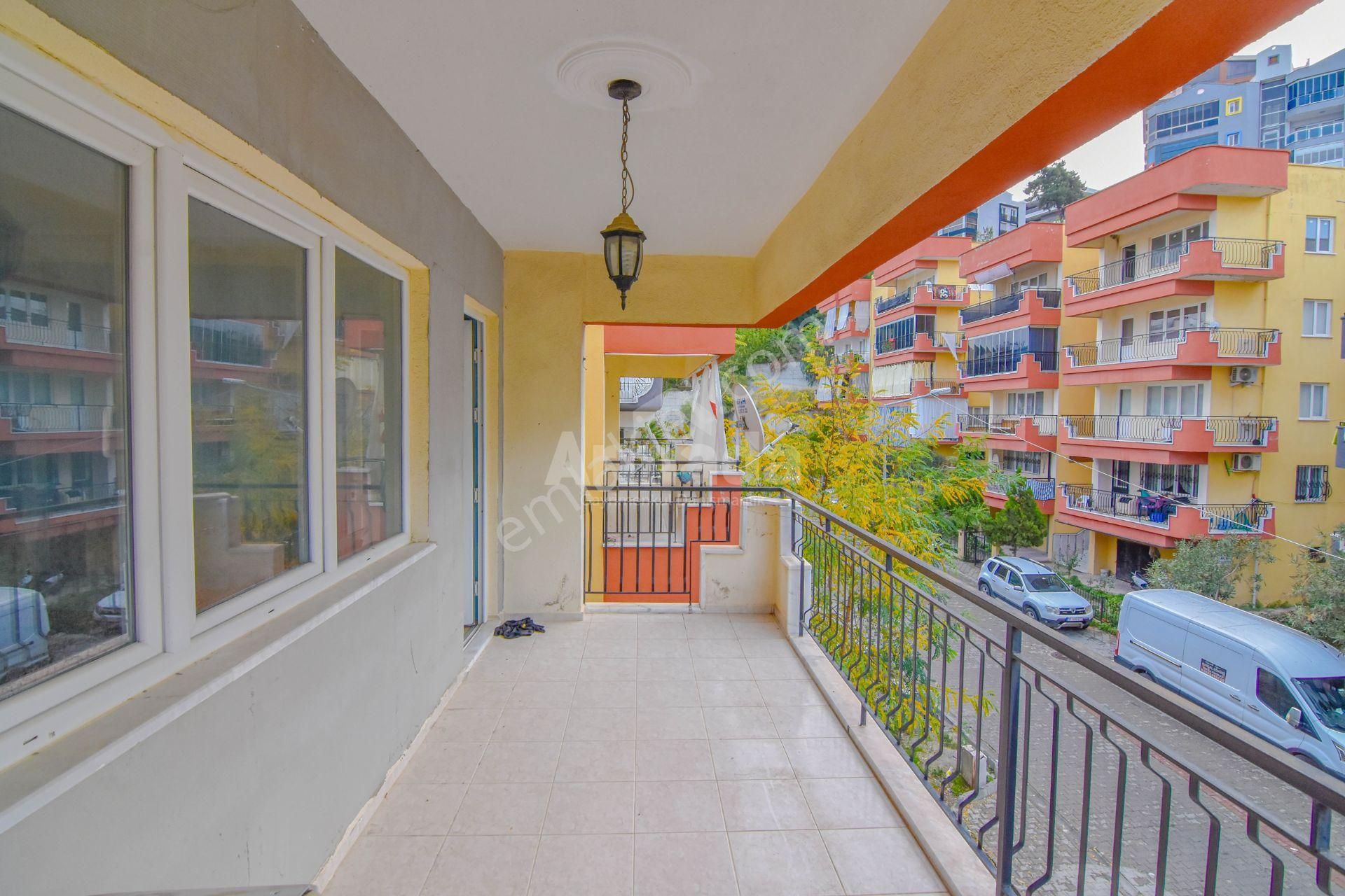 Kuşadası İkiçeşmelik Mahallesi'nde Manzaralı Fırsat 2+1 Daire - Görsel 9