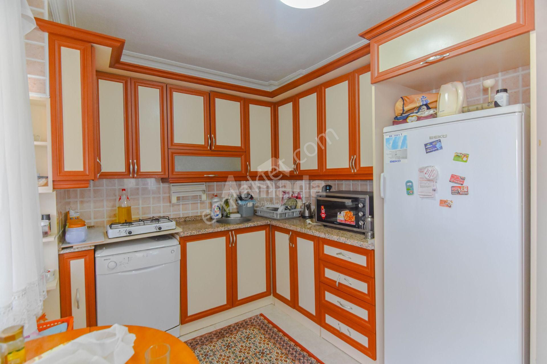 Kuşadası İkiçeşmelik Mahallesi'nde Manzaralı Fırsat 2+1 Daire - Görsel 11