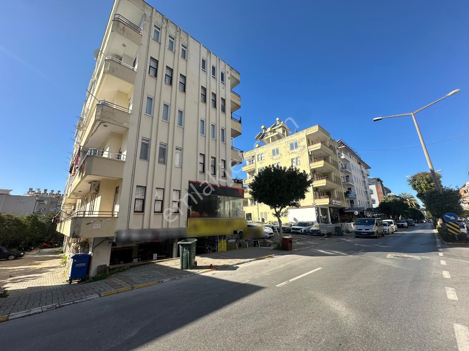 Alanya 25 Metrelik Yol Üzeri Satılık 60m2 Müstakil Giriş Dükkan