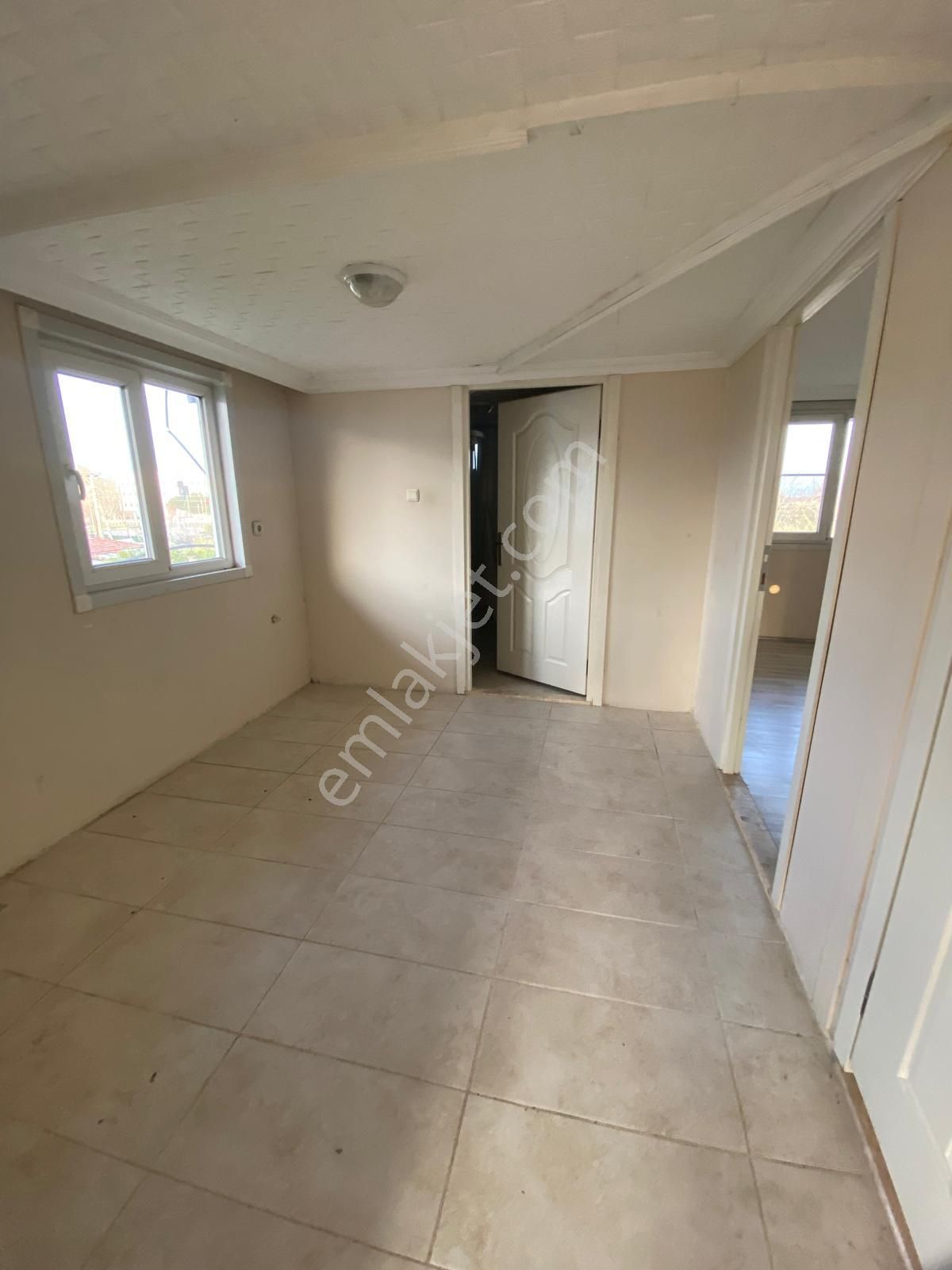 Şirinevler’de Pazar Pazarı Yanı, Aydınlık Ve Geniş Kiralık 3+1! - Görsel 13