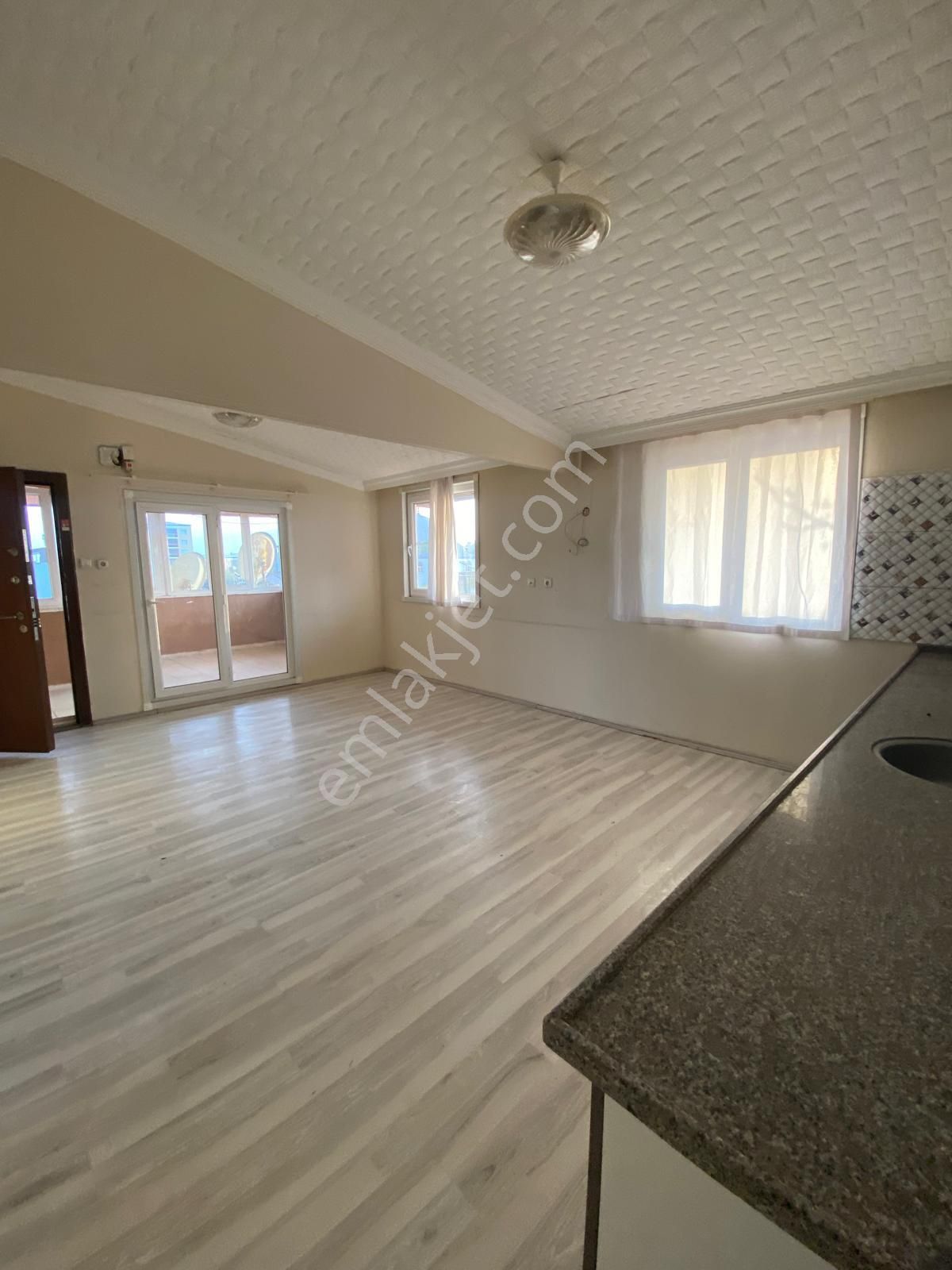 Şirinevler’de Pazar Pazarı Yanı, Aydınlık Ve Geniş Kiralık 3+1! - Görsel 17