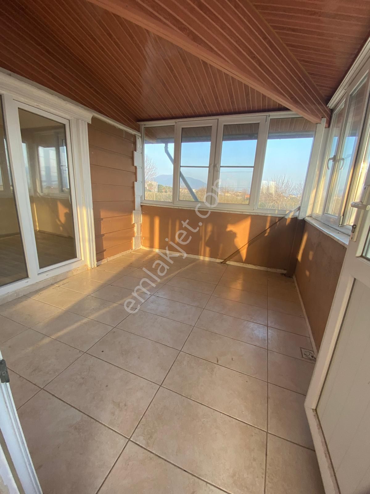 Şirinevler’de Pazar Pazarı Yanı, Aydınlık Ve Geniş Kiralık 3+1!