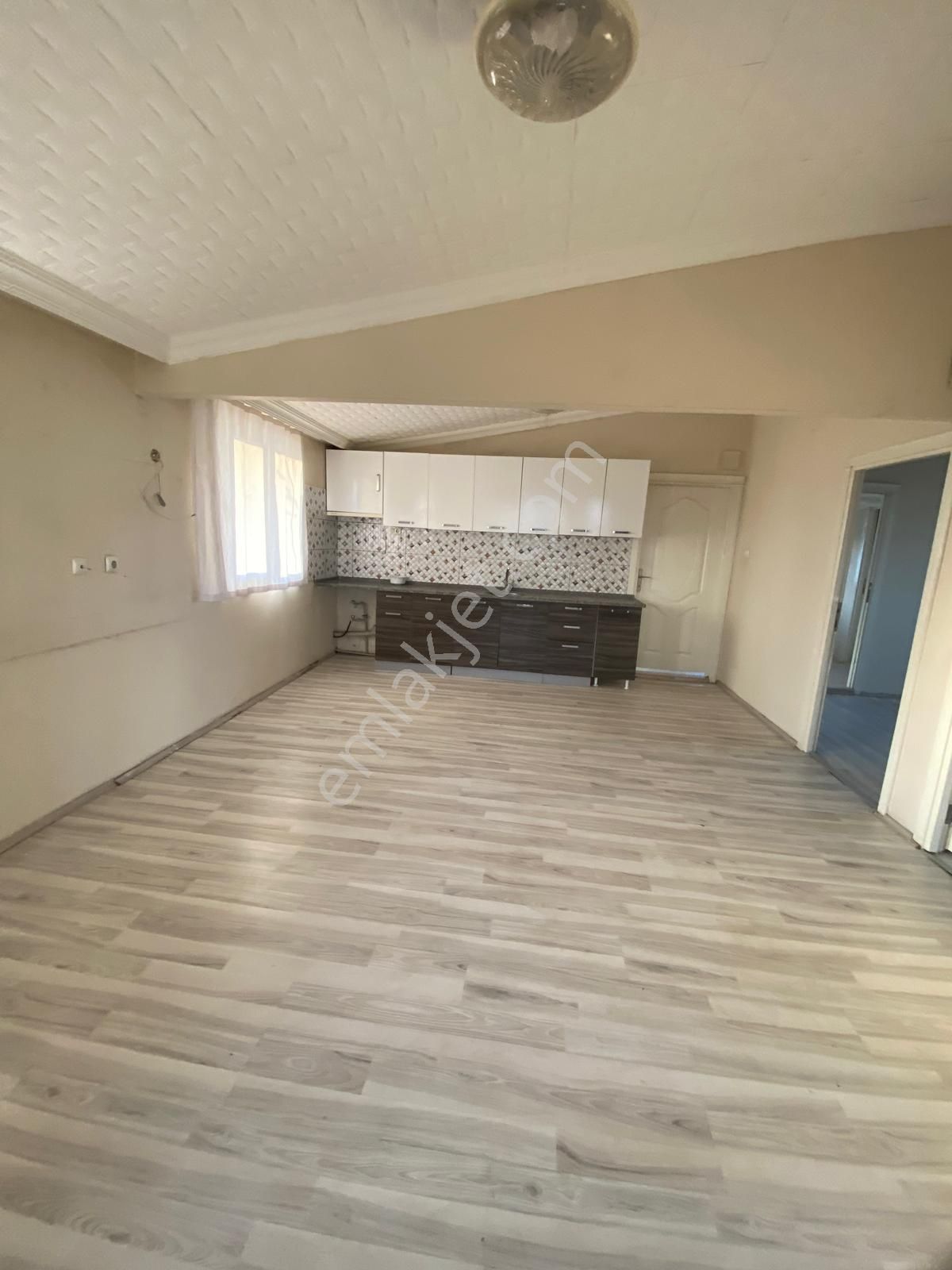 Şirinevler’de Pazar Pazarı Yanı, Aydınlık Ve Geniş Kiralık 3+1! - Görsel 4