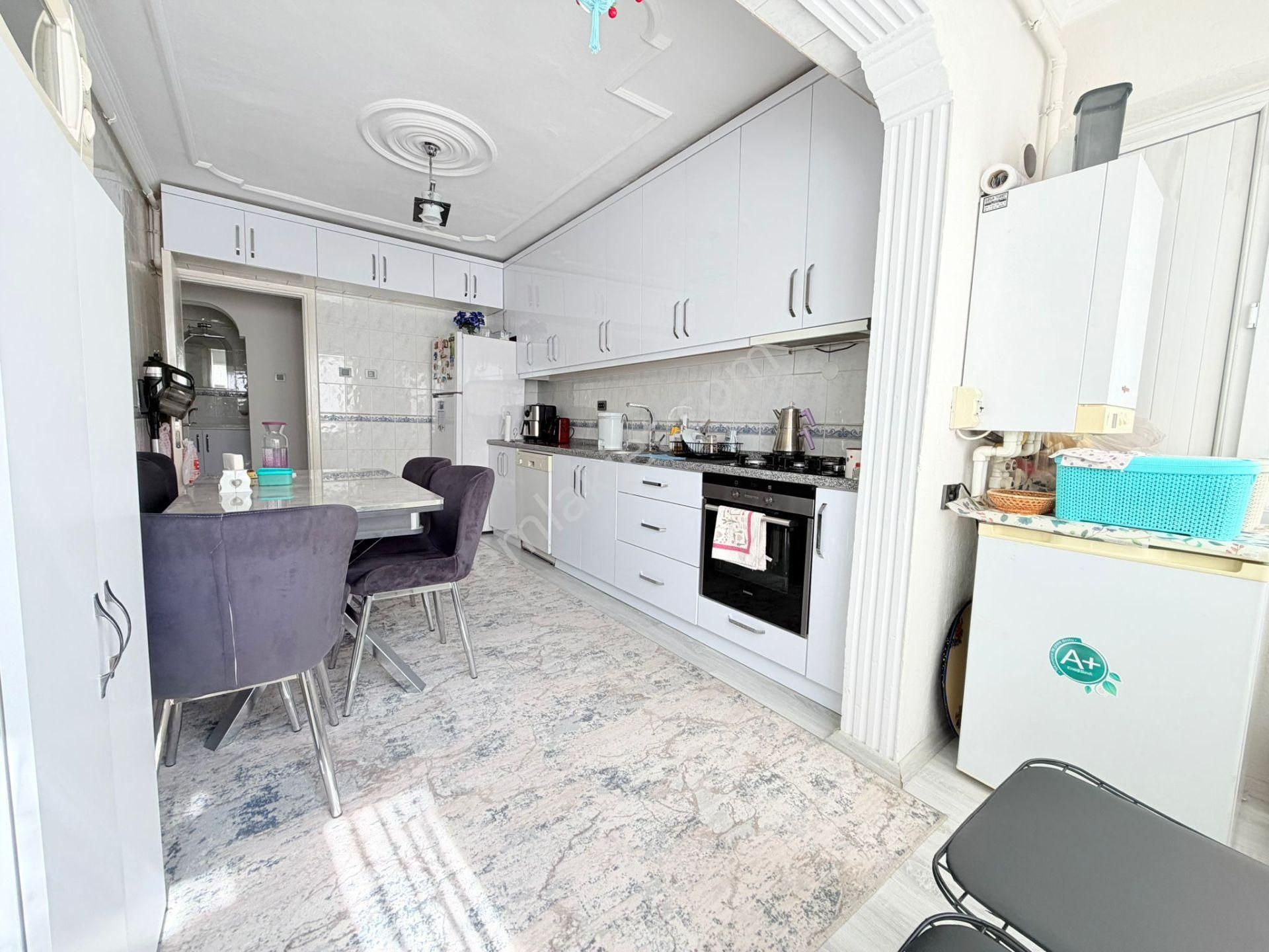 🏡 Göl-san Gayrimenkul’den 🏡yeni Mahalle Cadde Üzeri Arakat Daire !!!