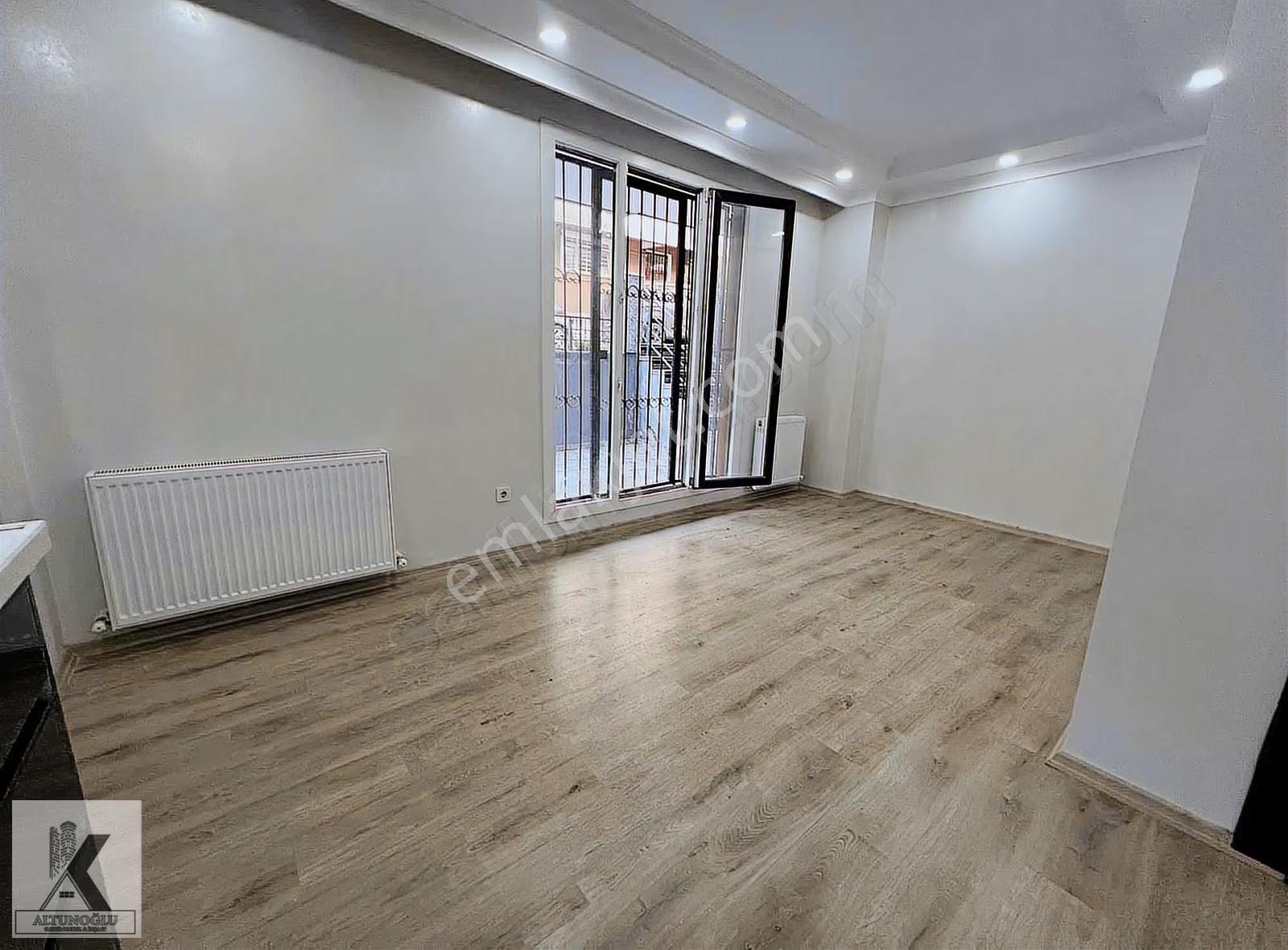 Merkez Mah.metrobüs Yakınında Bahçe Balkon Kullanımlı 1+1 Daire - Görsel 2