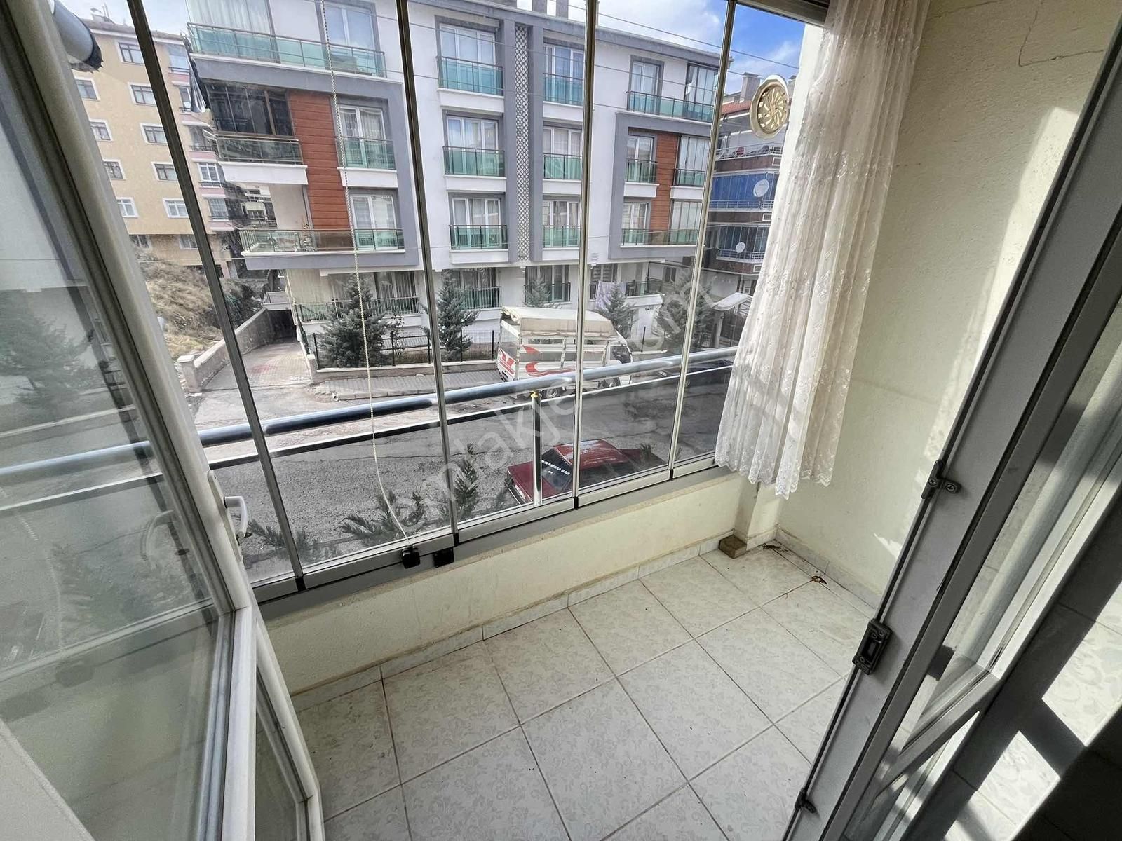 Oturuma Hazır 3+1 110 M2 1.katta Asansörlü Ön Cephe Daire !! - Görsel 13