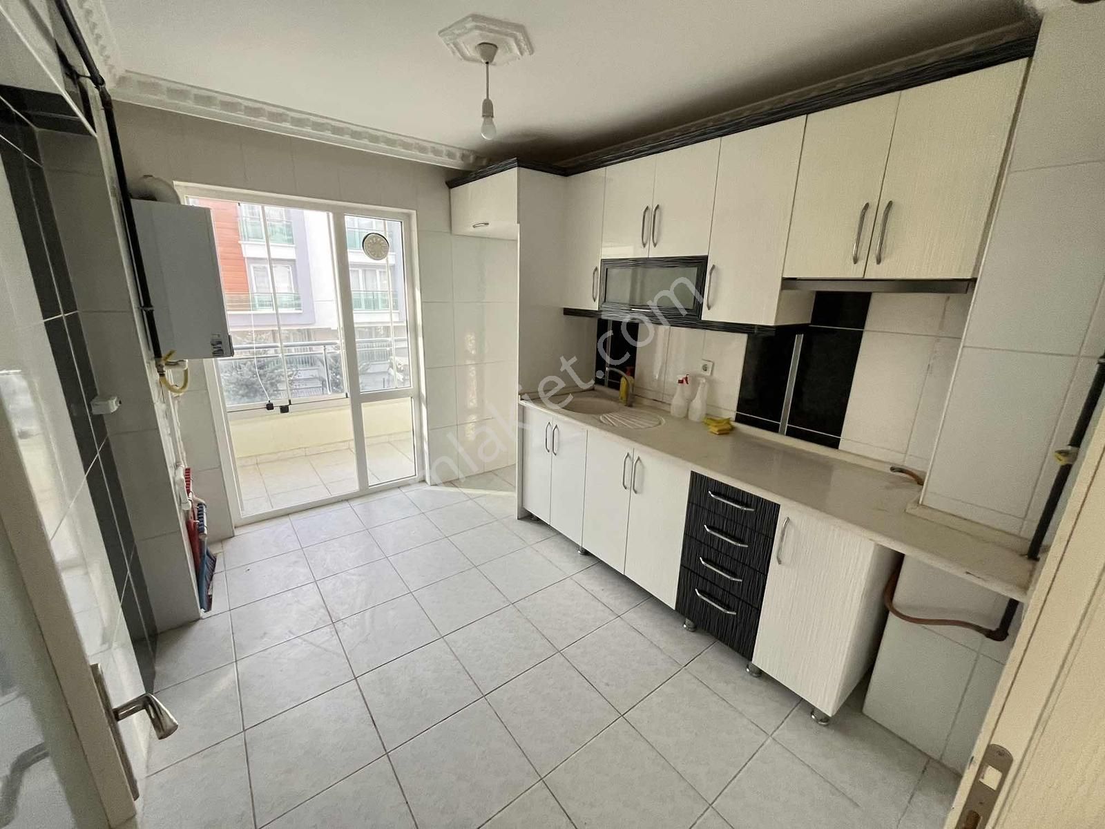 Oturuma Hazır 3+1 110 M2 1.katta Asansörlü Ön Cephe Daire !! - Görsel 9