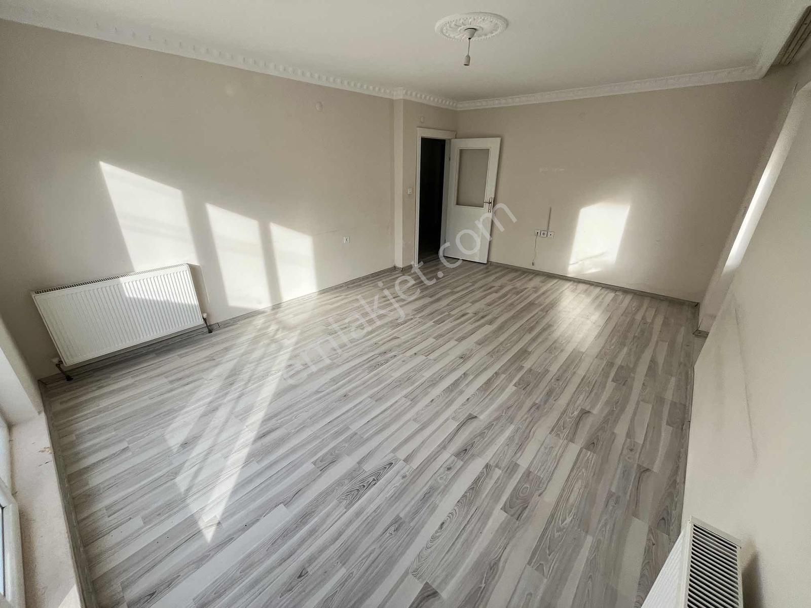 Oturuma Hazır 3+1 110 M2 1.katta Asansörlü Ön Cephe Daire !! - Görsel 6