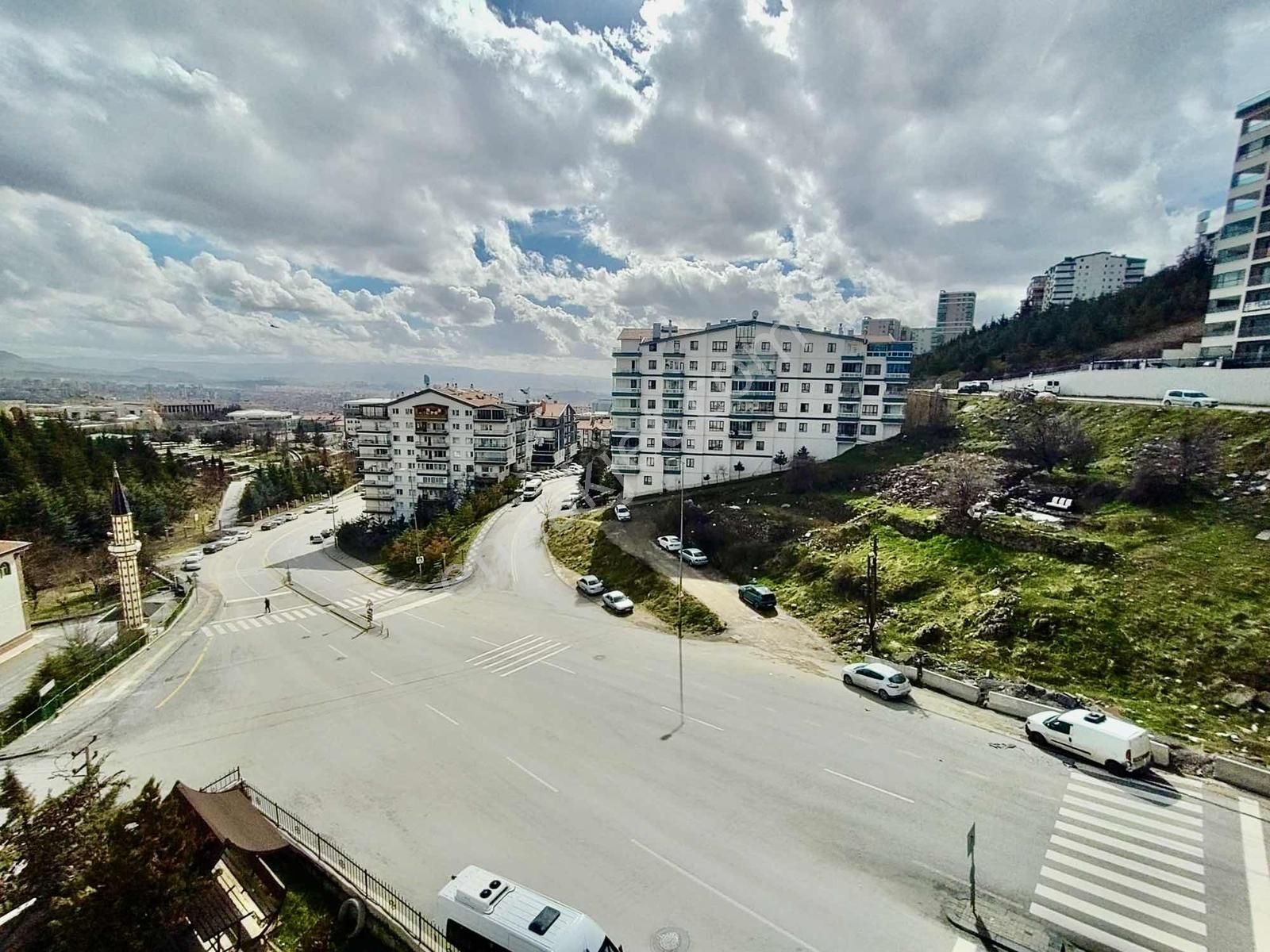 Gün Sazak Cad Üzeri Ara Kat Manzaralı 3+1 Daire - Görsel 5