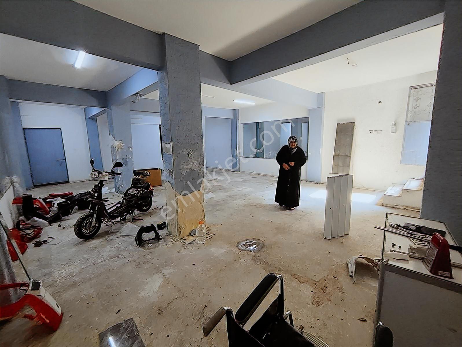 Sulyapıdan Kirazlıda Depoya Hafif İmalata Kiralık Zemin Dükkan - Görsel 12