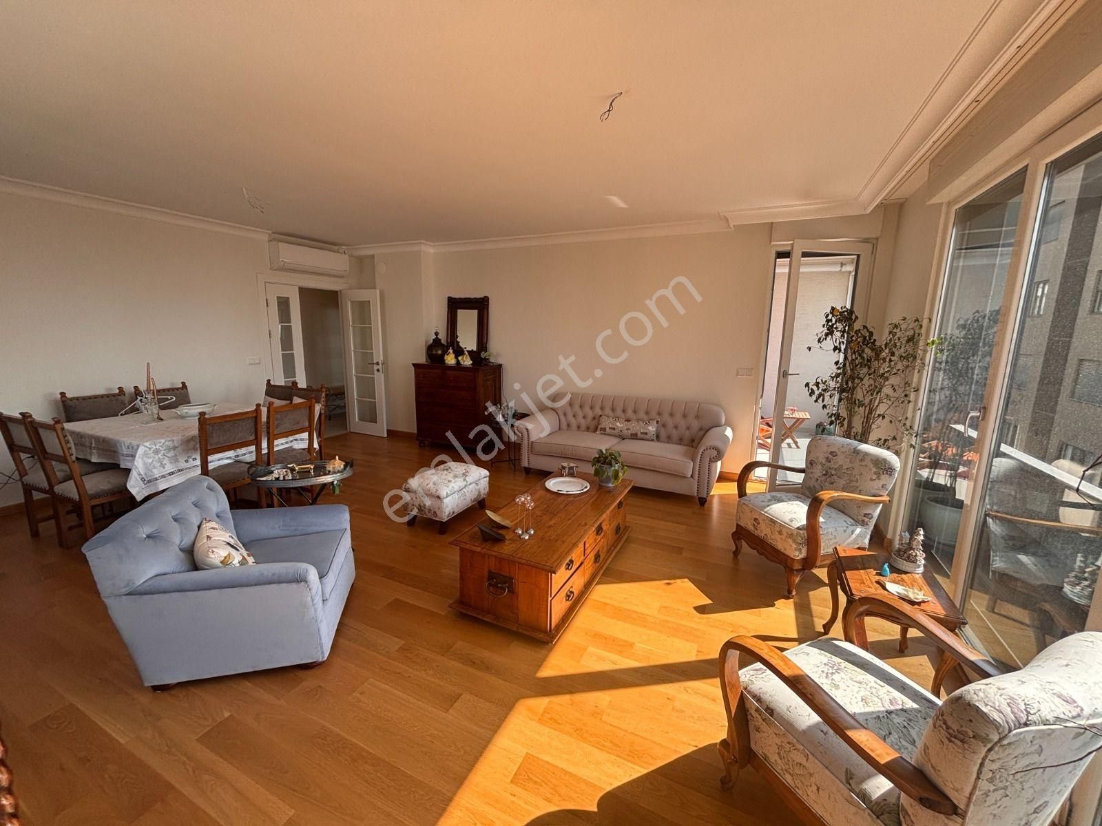 Divanın Sokağında Deniz Manzaralı 3+1 Geniş M2'de Güvenlikli ! - Görsel 3