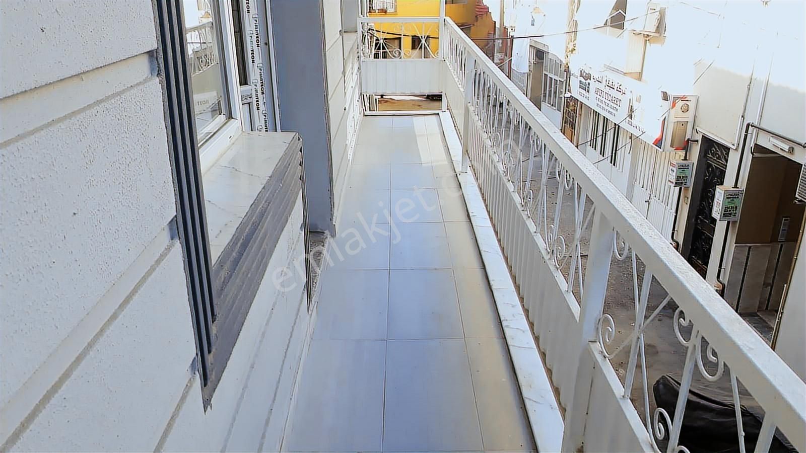 Karabağlar Çitlenbikte Teraslı 2+1 95 M2 Bekar Bay-bayana Uygun - Görsel 4