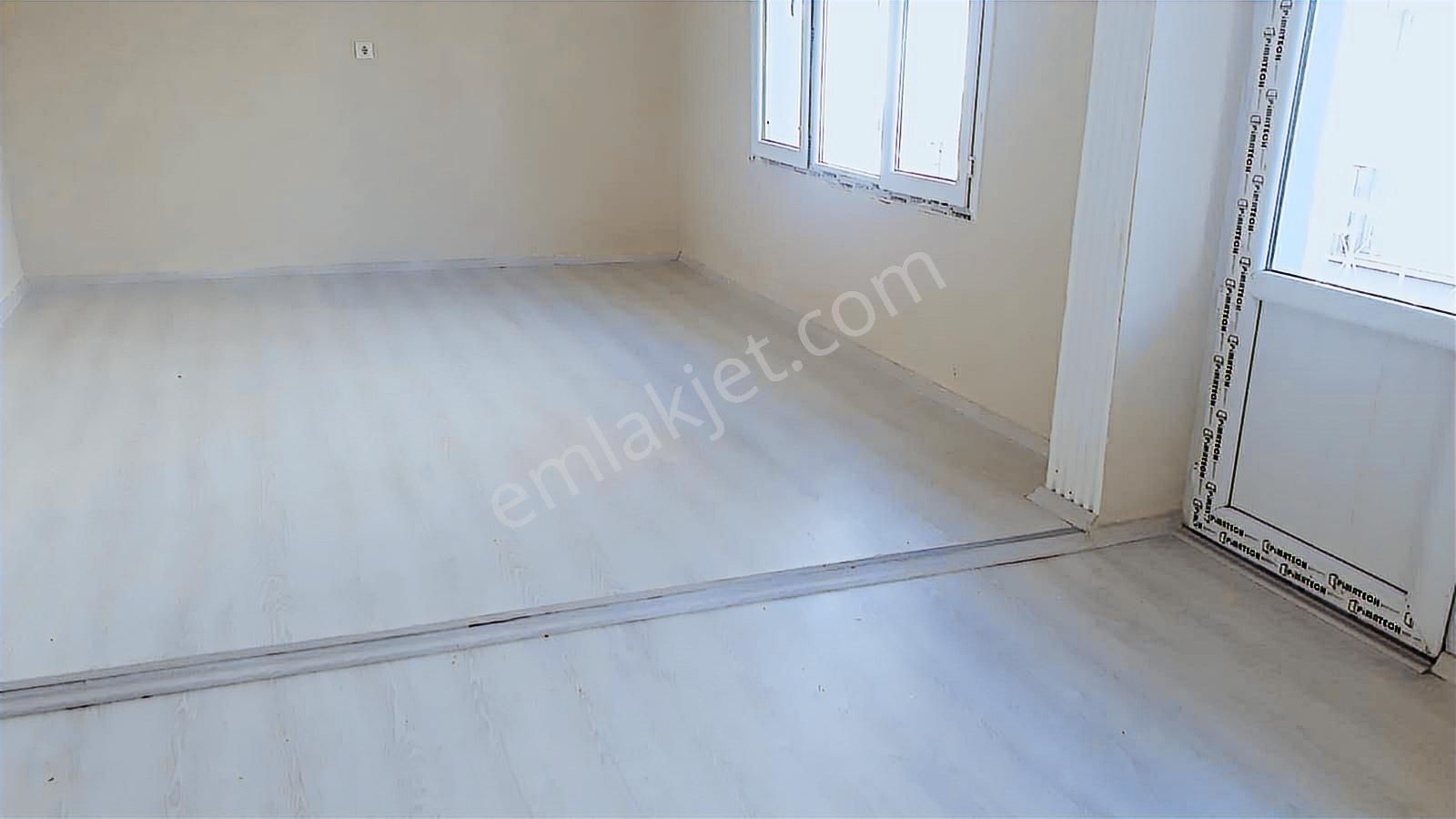 Karabağlar Çitlenbikte Teraslı 2+1 95 M2 Bekar Bay-bayana Uygun - Görsel 2