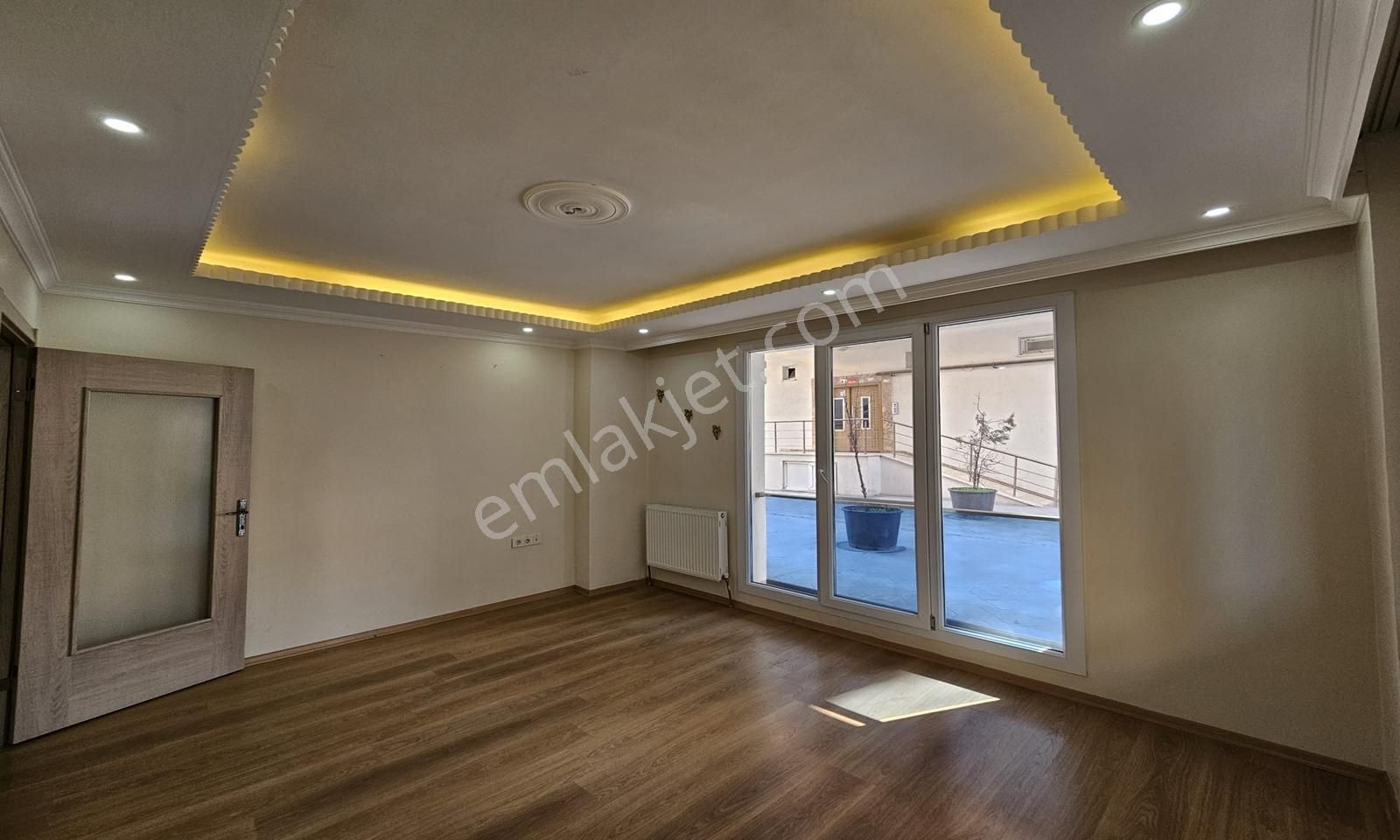 İstasyon Mah. Ebeveyn Banyolu K.otoparklı 2+1 Daire