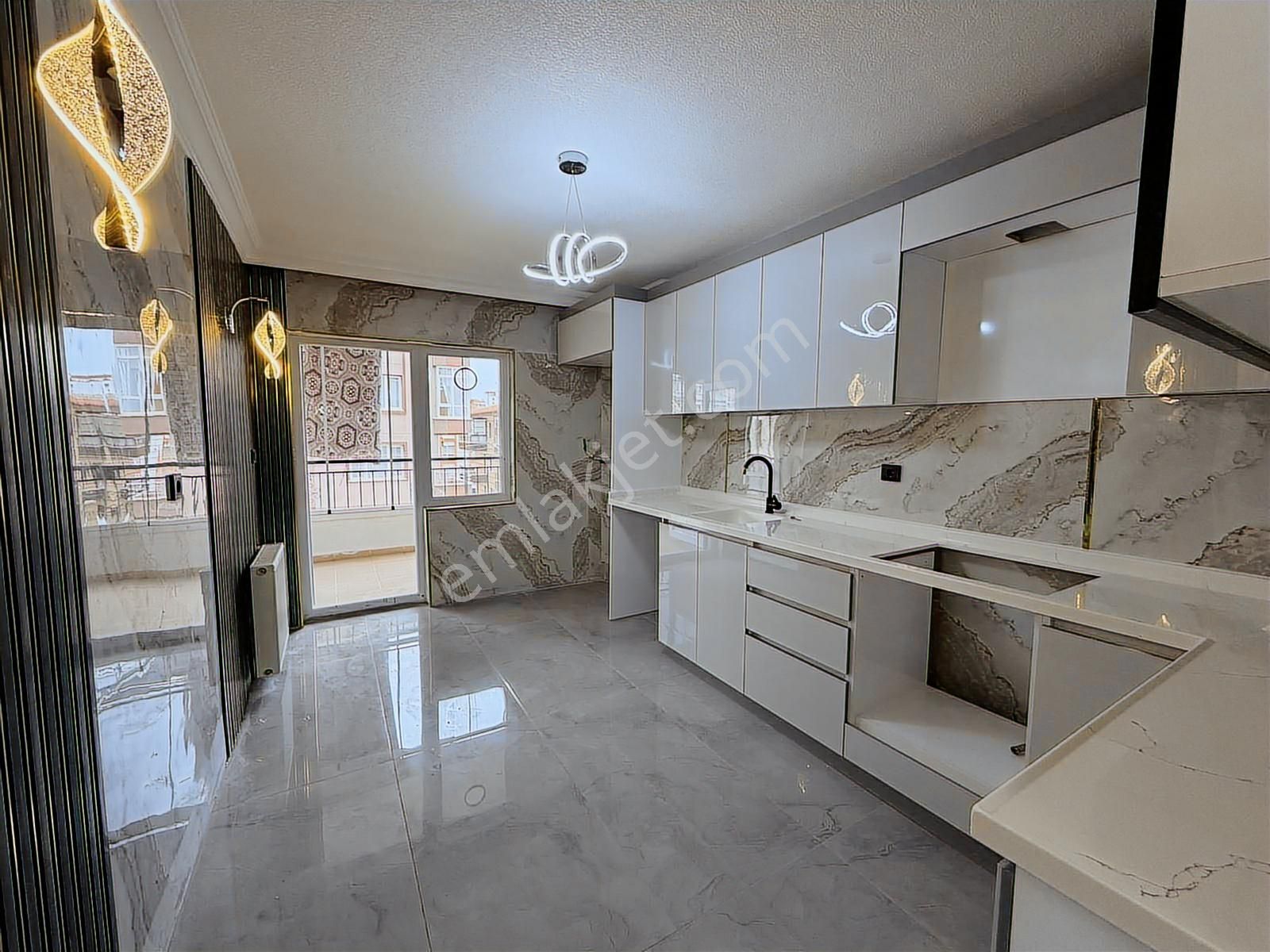 Keçiörende 3+1 1 Kat Konumlu Cadde Üzeri Full Yapılı Satılık