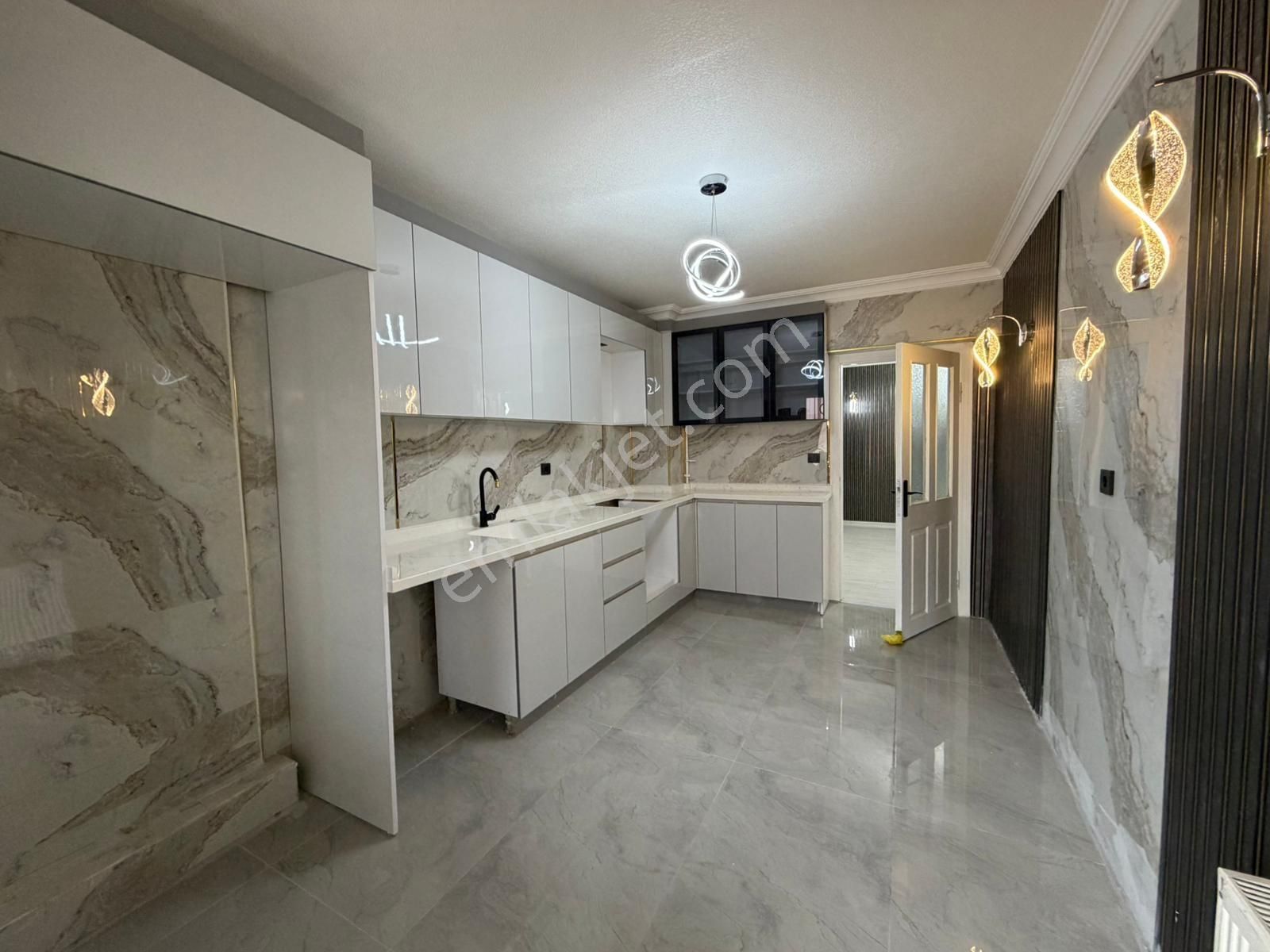 Keçiörende 3+1 1 Kat Konumlu Cadde Üzeri Full Yapılı Satılık - Görsel 10