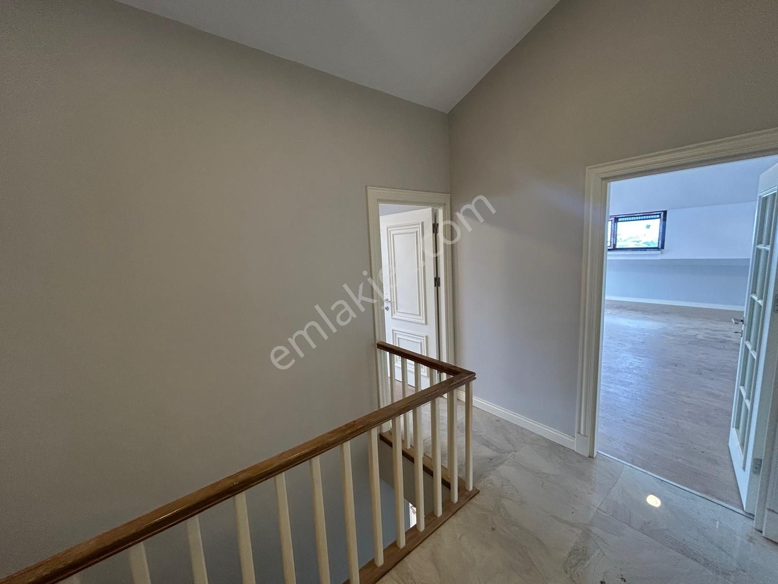 Altunizade'de Tapu Masrafsız 5+2 Net 250 M2 Lüks Dubleks - Görsel 23