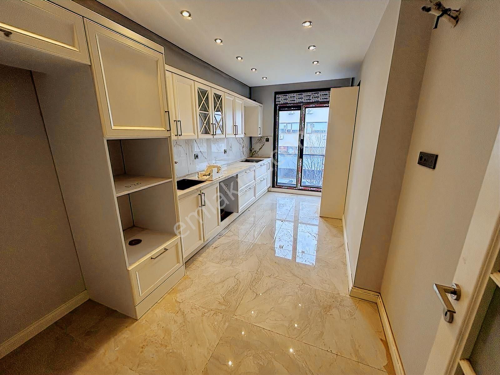 Altunizade'de Tapu Masrafsız 5+2 Net 250 M2 Lüks Dubleks - Görsel 8