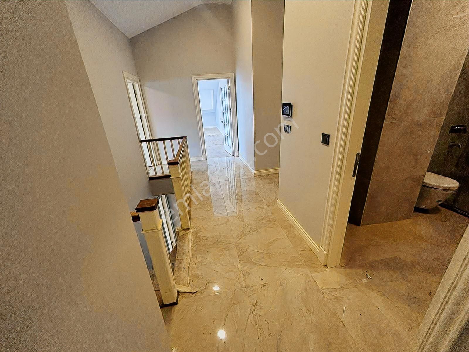 Altunizade'de Tapu Masrafsız 5+2 Net 250 M2 Lüks Dubleks - Görsel 32