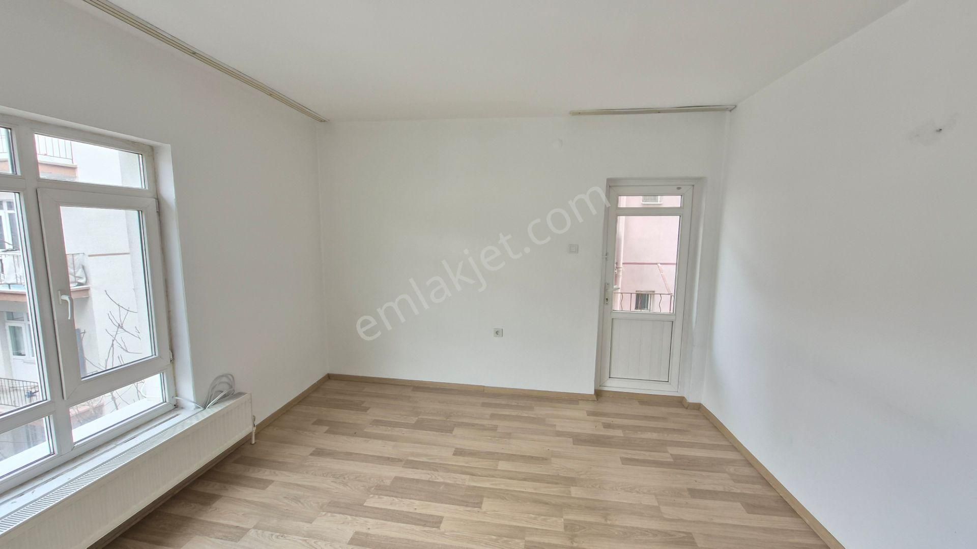 Kent Emlak'tan Abidin Paşada 1 . Katta 2+1 Balkonlu Yapılı Kiralık Daire - Görsel 2