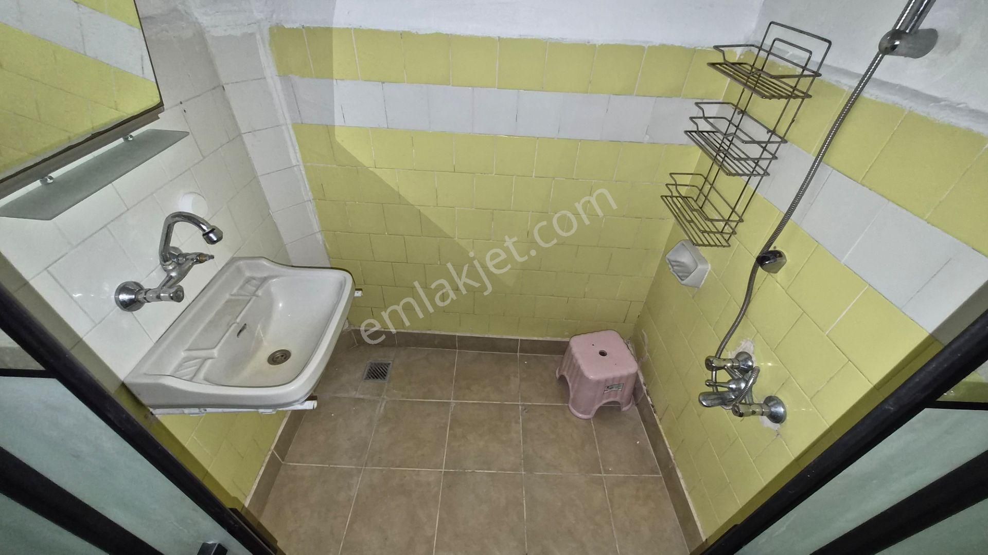 Kent Emlak'tan Abidin Paşada 1 . Katta 2+1 Balkonlu Yapılı Kiralık Daire - Görsel 14