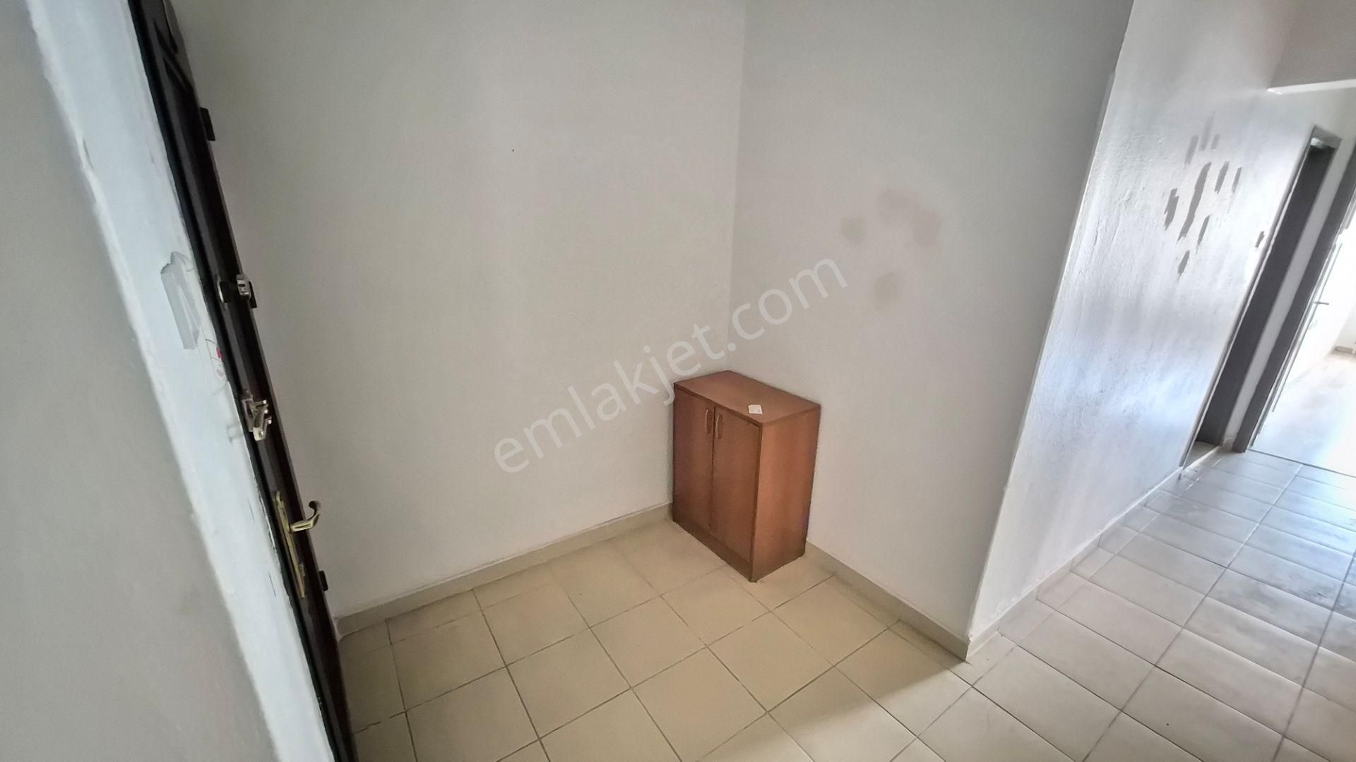Kent Emlak'tan Abidin Paşada 1 . Katta 2+1 Balkonlu Yapılı Kiralık Daire - Görsel 12