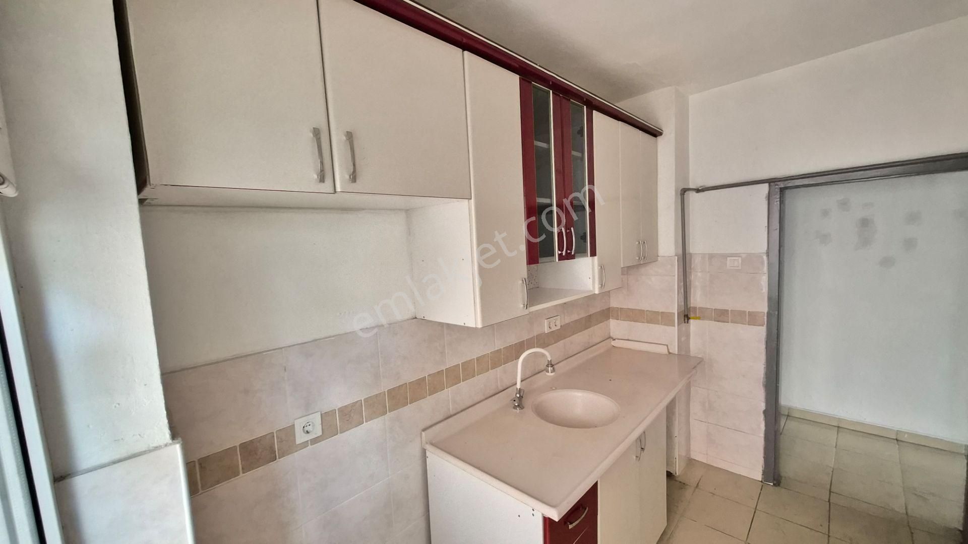 Kent Emlak'tan Abidin Paşada 1 . Katta 2+1 Balkonlu Yapılı Kiralık Daire - Görsel 9