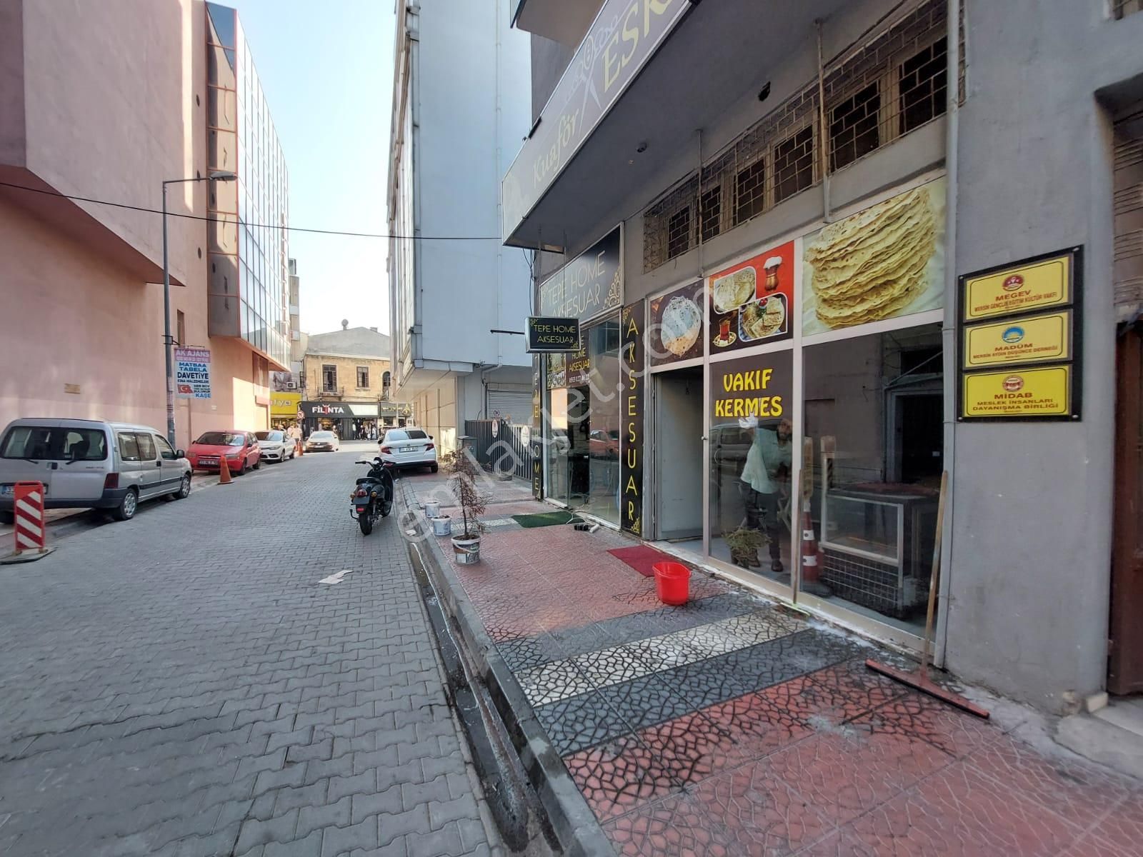 Vega'dan Akdeniz Camii Şerif Mahallesinde Satılık Dükkan