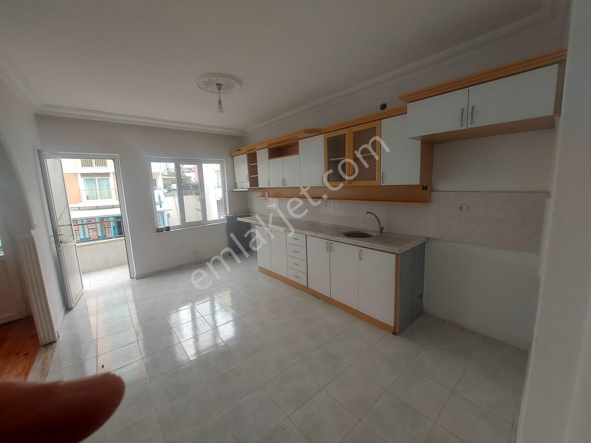 Anamur Akdeniz Caddesi Üzerinde Dükkan Üstü 1. Kat 3+1 Kiralık Daire - Görsel 3
