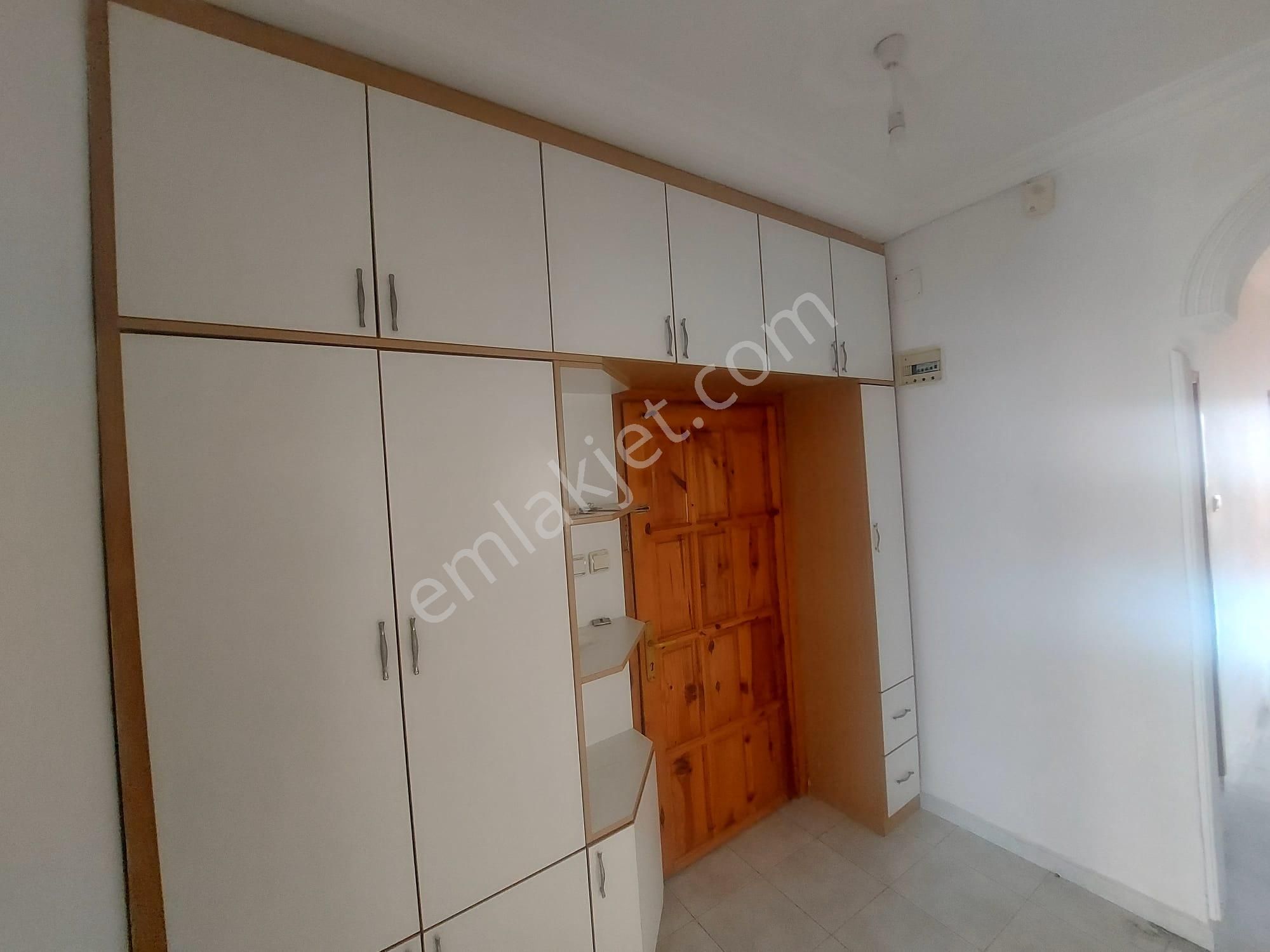 Anamur Akdeniz Caddesi Üzerinde Dükkan Üstü 1. Kat 3+1 Kiralık Daire