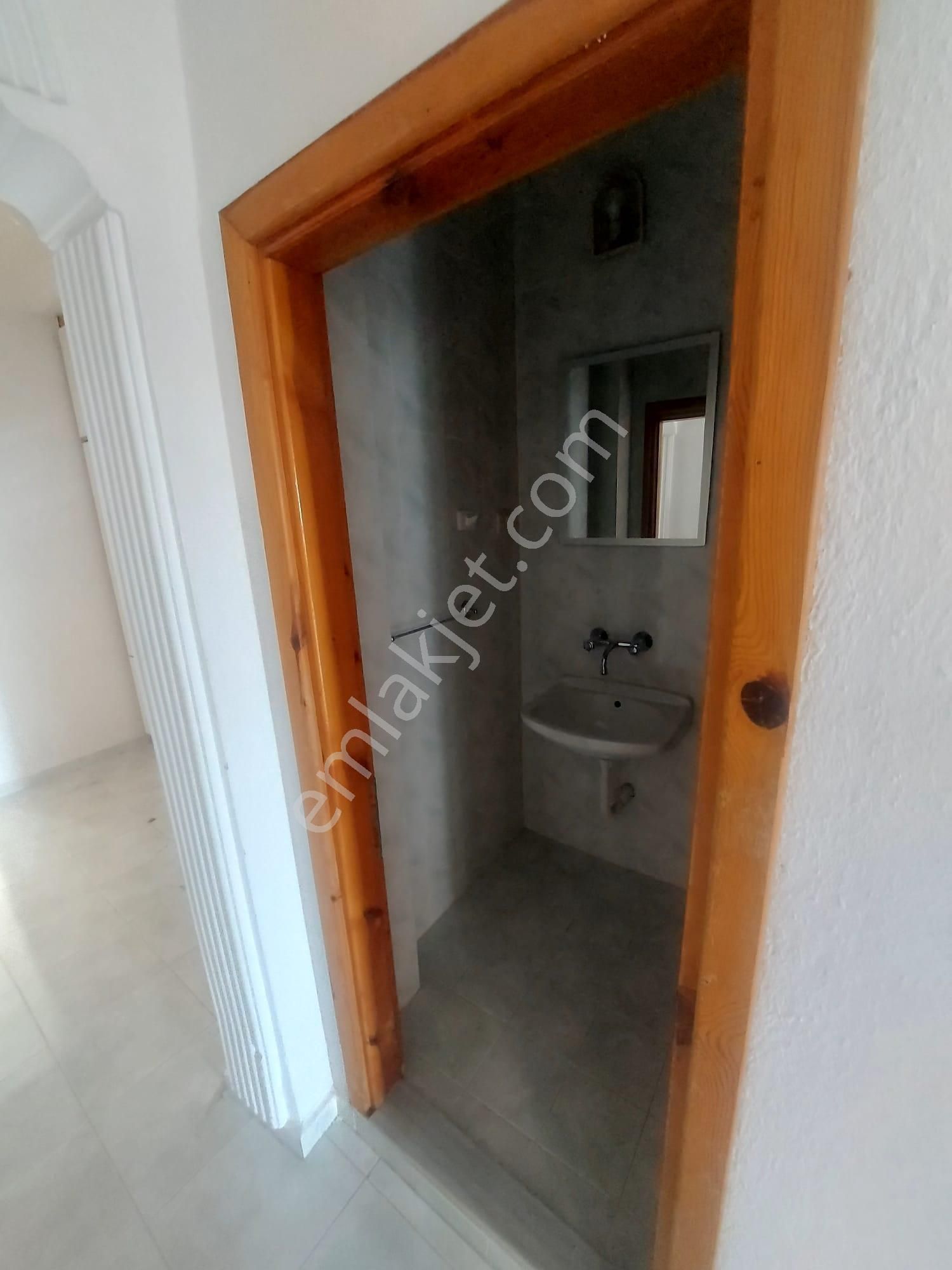 Anamur Akdeniz Caddesi Üzerinde Dükkan Üstü 1. Kat 3+1 Kiralık Daire - Görsel 29