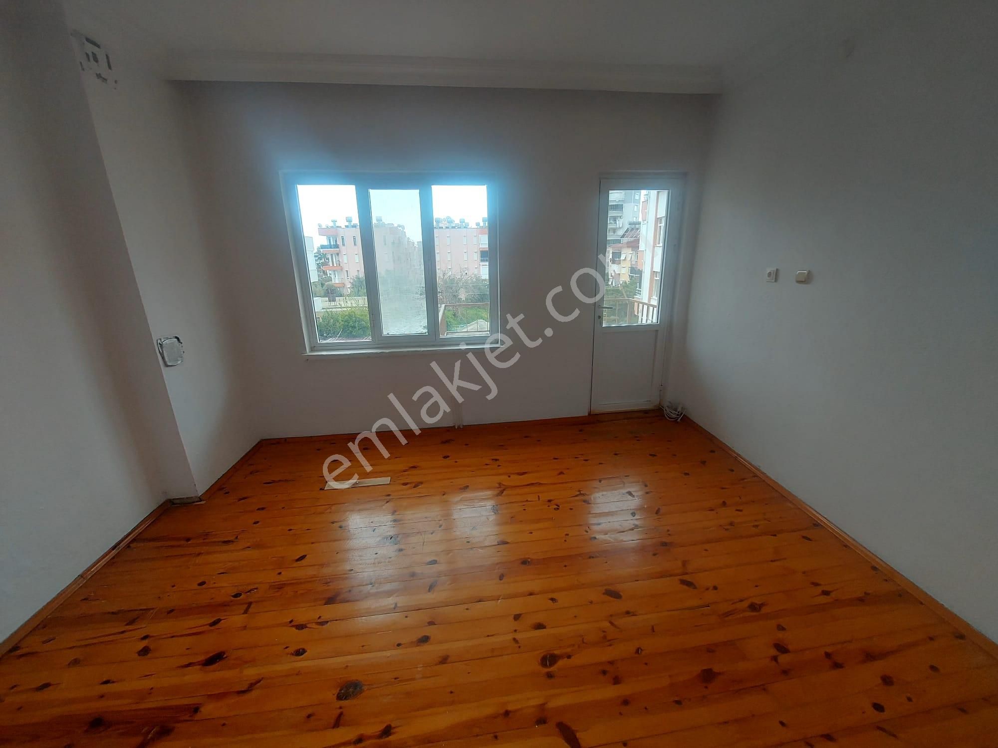 Anamur Akdeniz Caddesi Üzerinde Dükkan Üstü 1. Kat 3+1 Kiralık Daire - Görsel 12