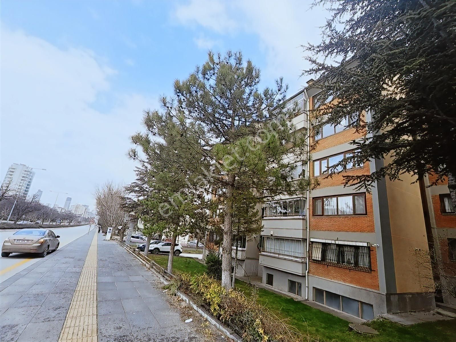 Polat Live Emlaktan Çayyolu Başak 2 Sitesinde Boş Ara Kat