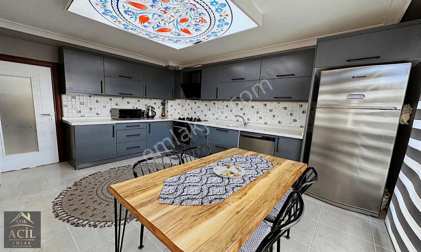 Çok Acil'den Cd Üzerinde Ara Kat E.banyolu 4,5+1 Daire!