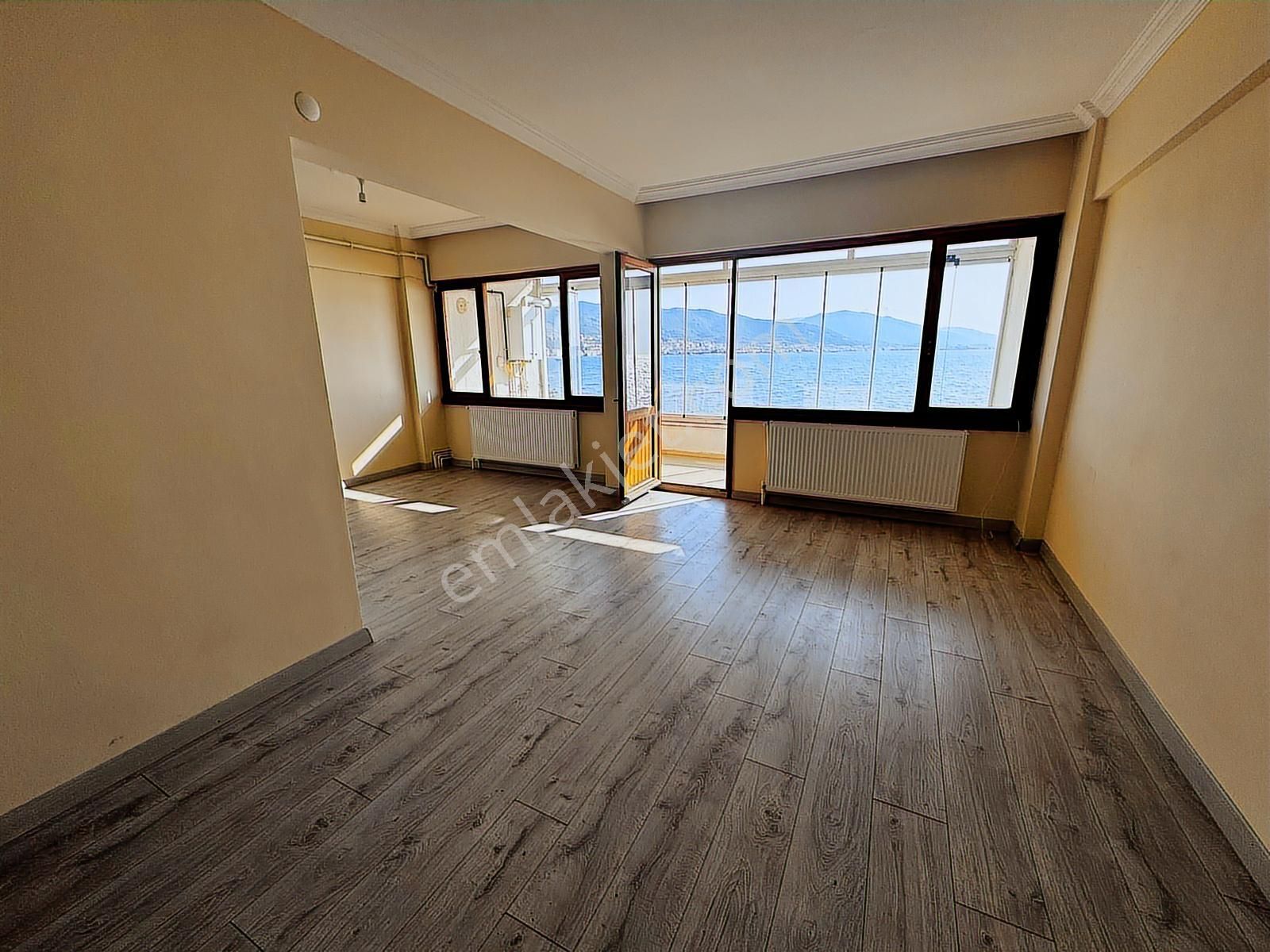 Panaromik Deniz Mazaralı Denize Sıfır 2+1 Ara Kat Daire - Görsel 5