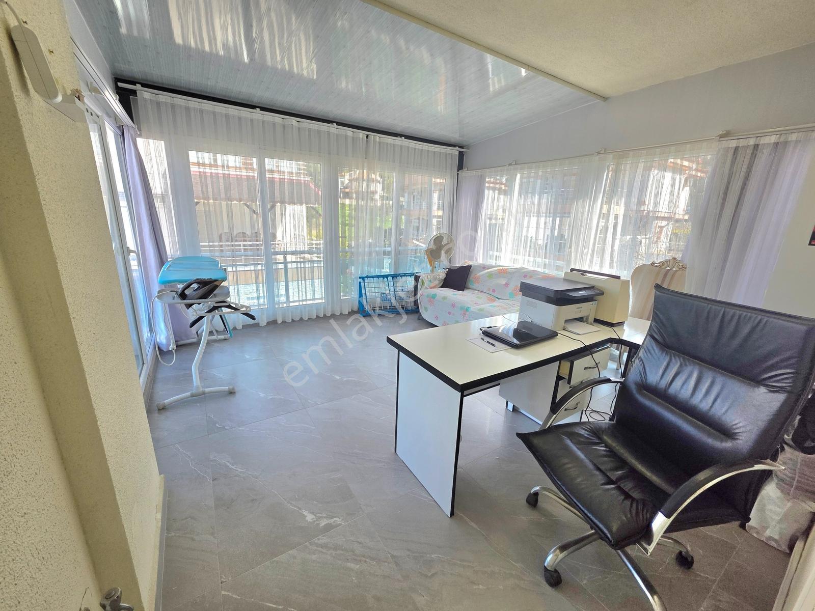 Kuşadası Marina Bölgesinde Deniz Manzaralı Geniş Satılık Villa - Görsel 27