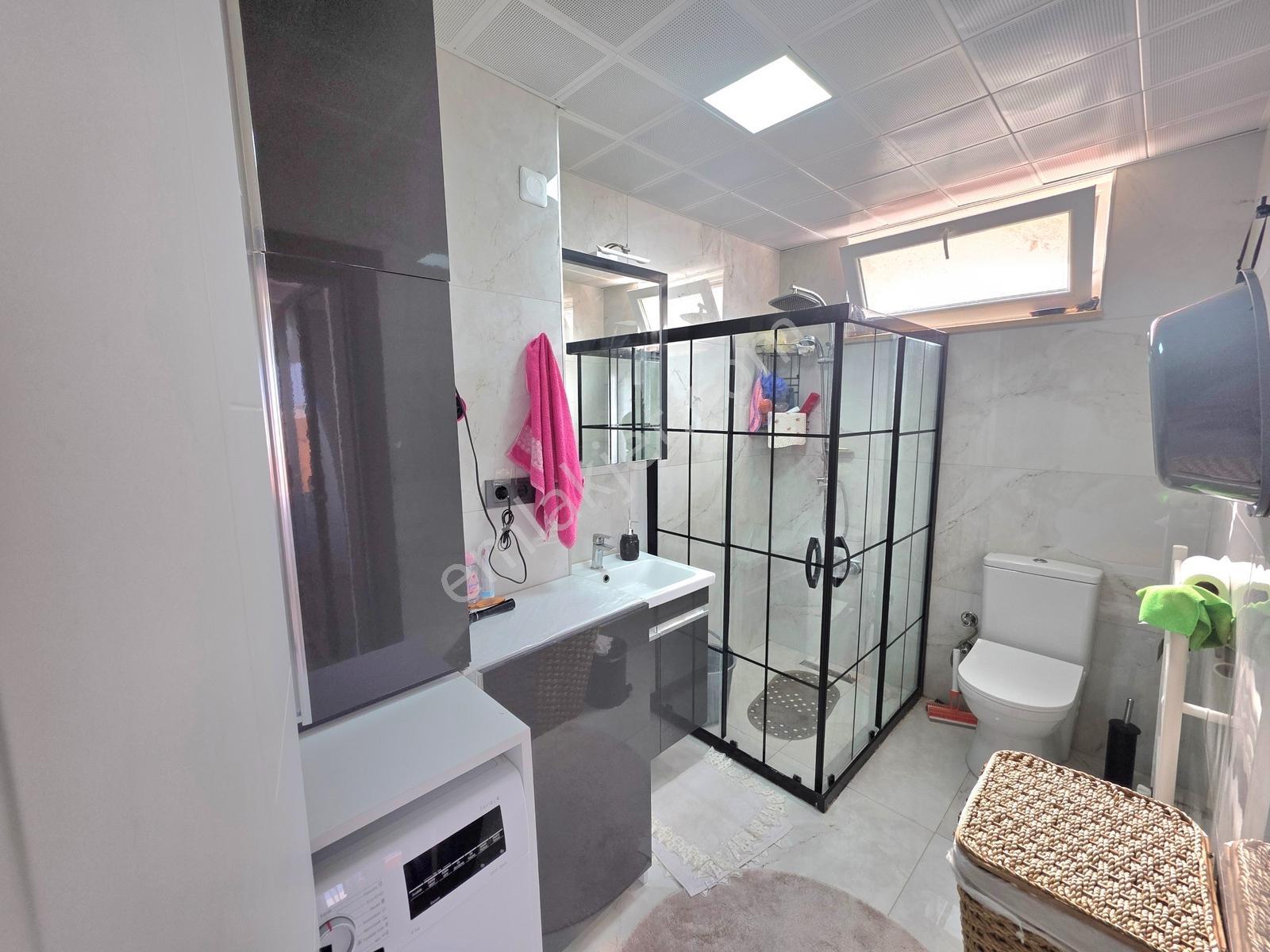 Kuşadası Marina Bölgesinde Deniz Manzaralı Geniş Satılık Villa - Görsel 5
