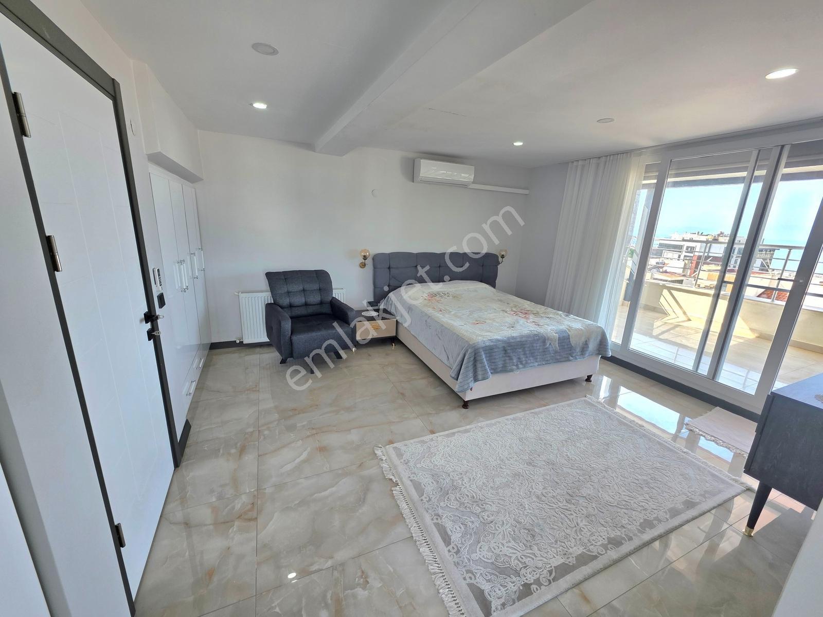 Kuşadası Marina Bölgesinde Deniz Manzaralı Geniş Satılık Villa - Görsel 31