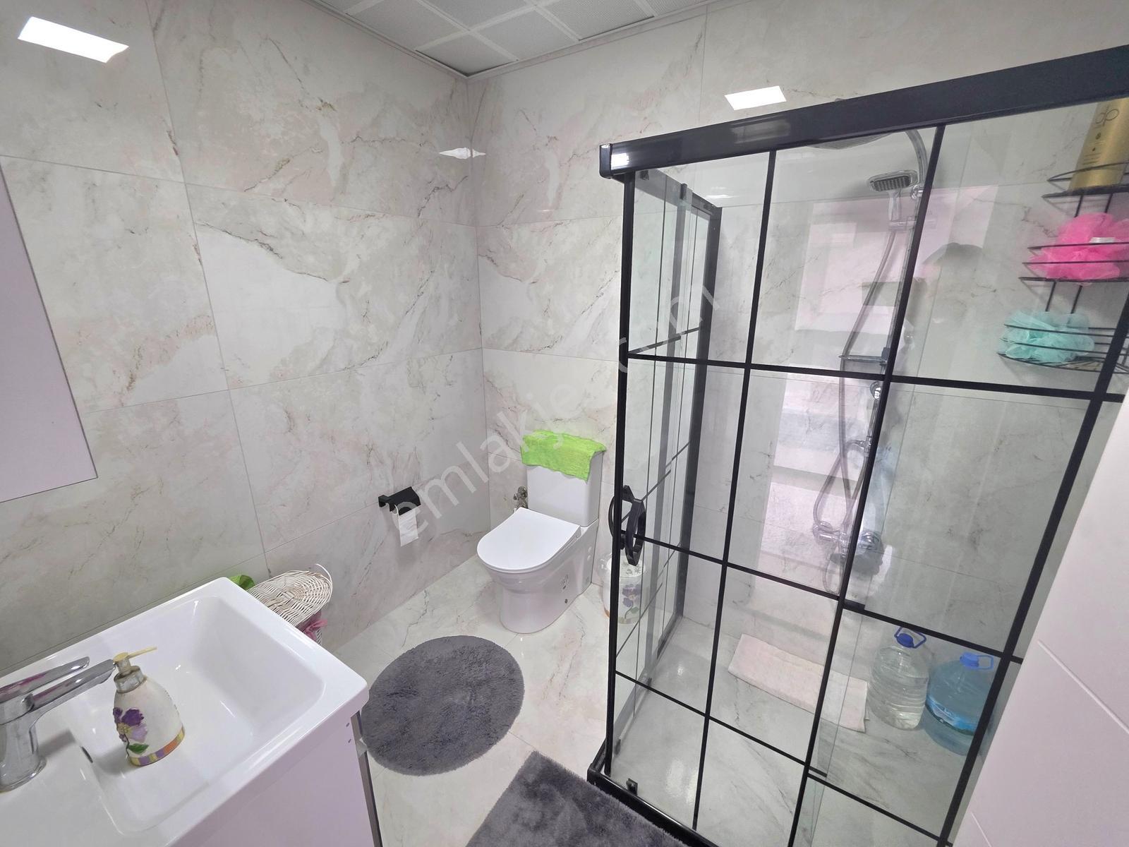 Kuşadası Marina Bölgesinde Deniz Manzaralı Geniş Satılık Villa - Görsel 33