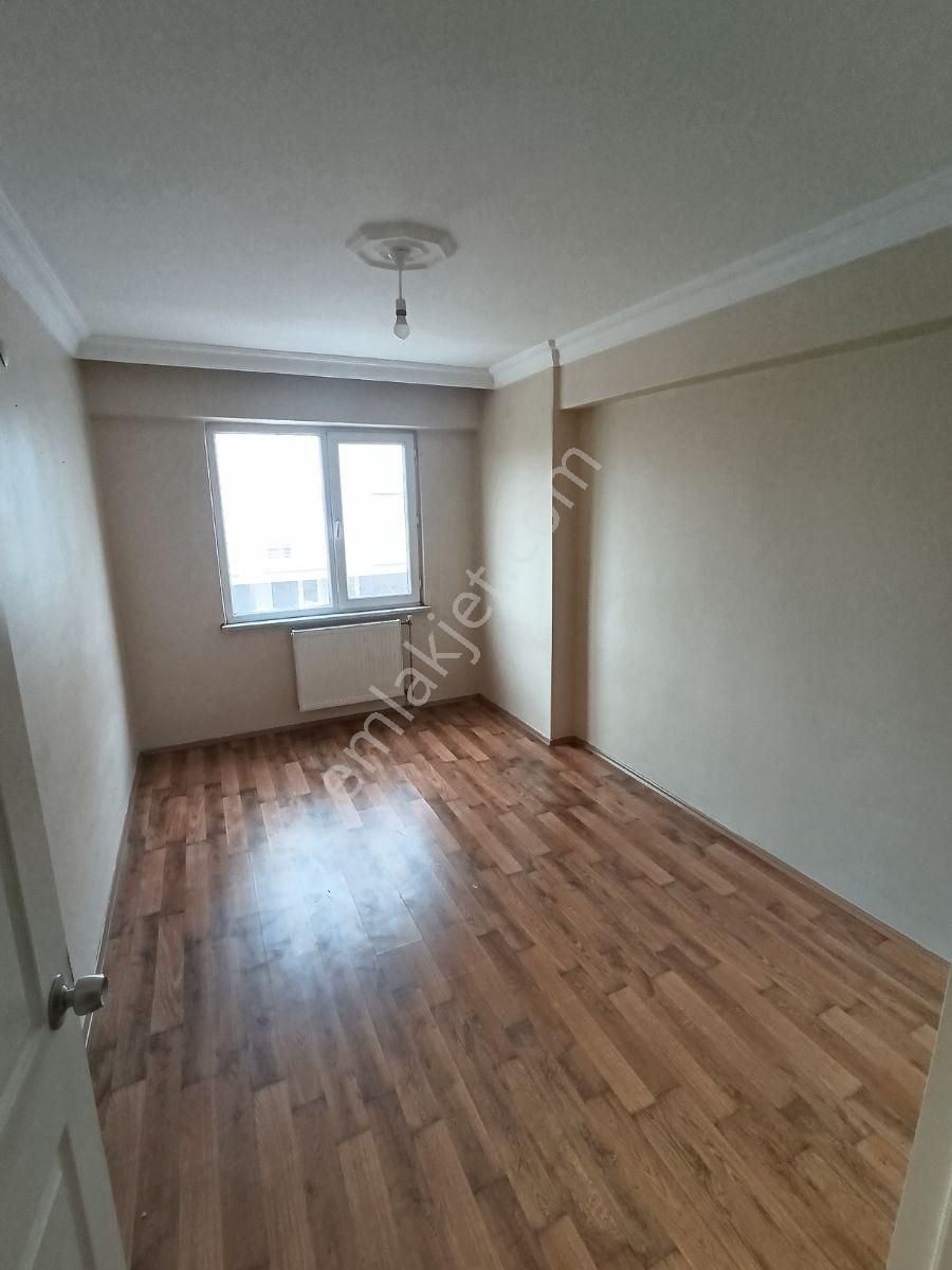 Cumhuriyet Parkı Karşısı Cadde Üzeri 3+1 Kiralık Daire - Görsel 10