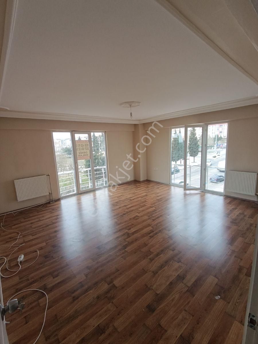 Cumhuriyet Parkı Karşısı Cadde Üzeri 3+1 Kiralık Daire - Görsel 15