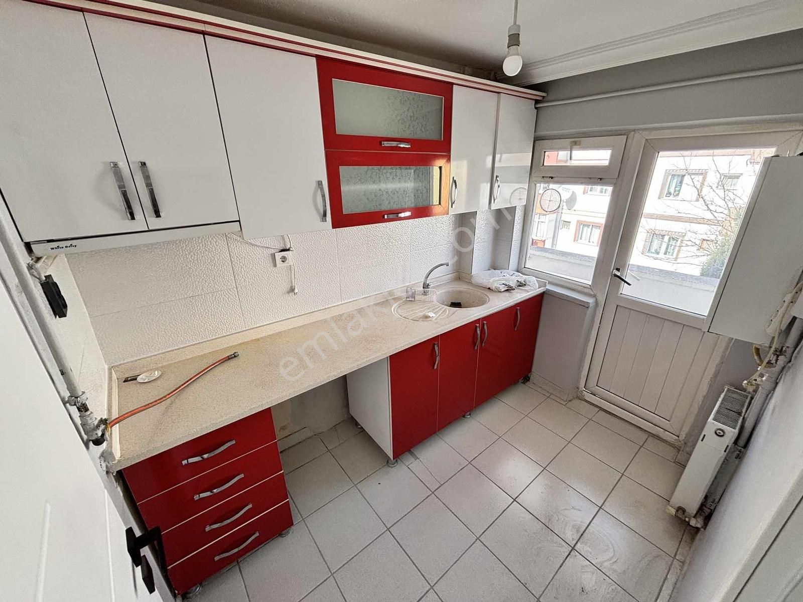 A L C Den Metro Yakını Ara Katta Kiralık 2+1 Daire Full Yapılı - Görsel 3