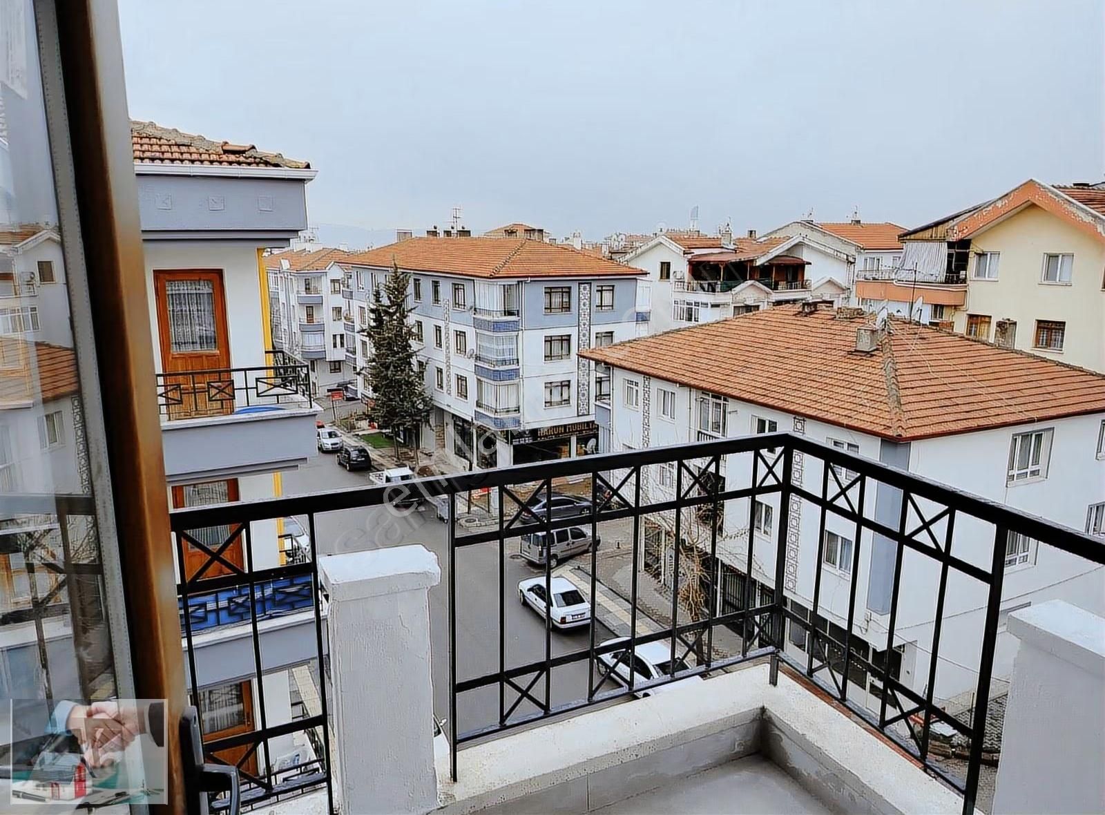 Komple Yapılı 3+1 Merkezi Konumda Daire - Görsel 3