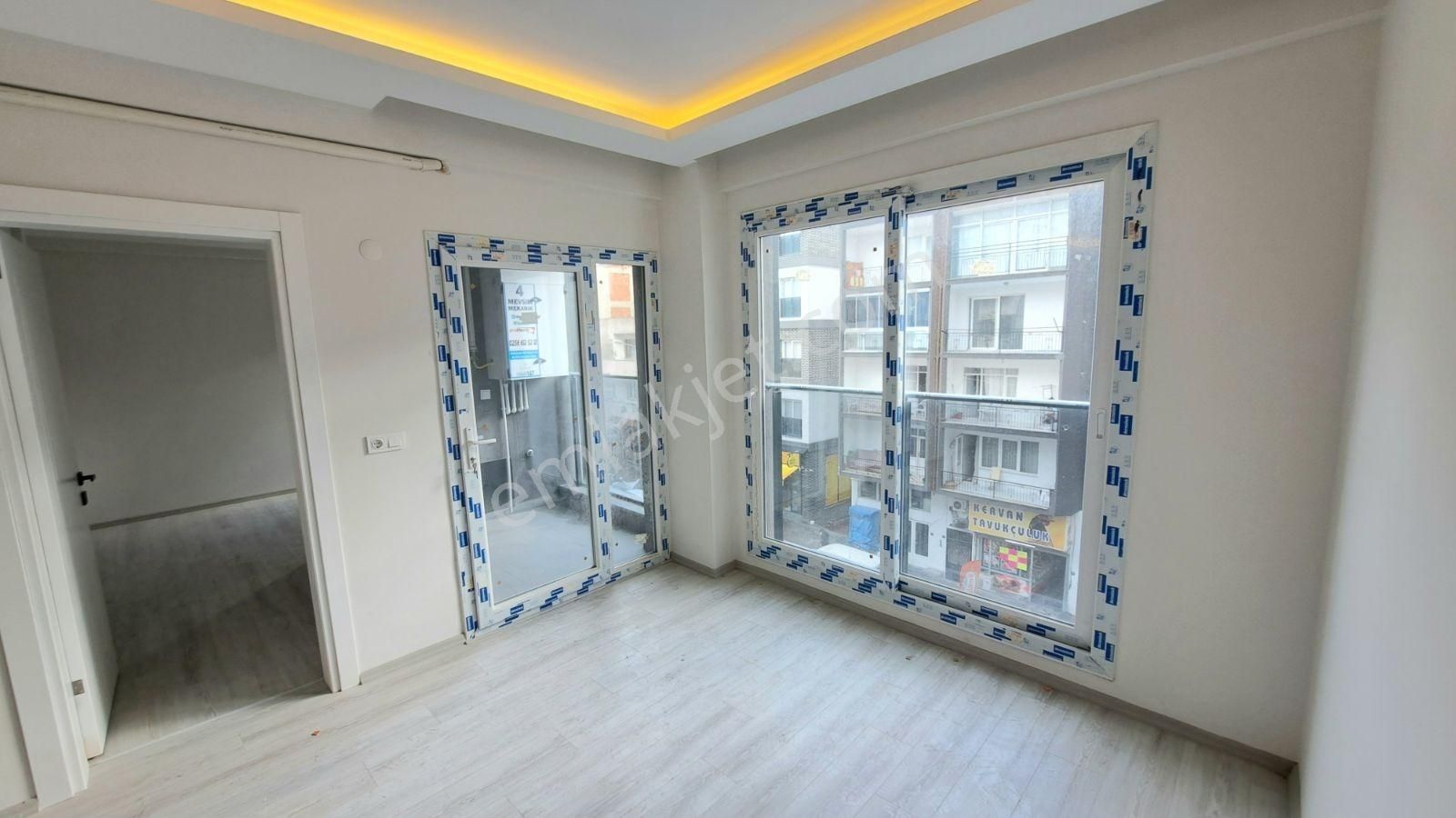 Kuşadası Merkezde Yatırıma Uygun Satılık 1+1 Daire