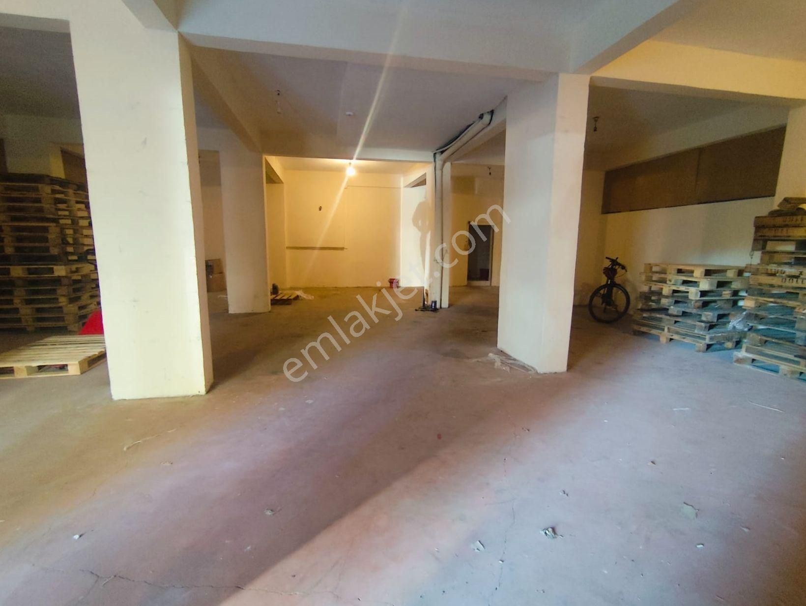 Mertcan Dan Adnan Kahveci Metroya Yürüme 128m2 Fırsat Kiralık Dükkanvv