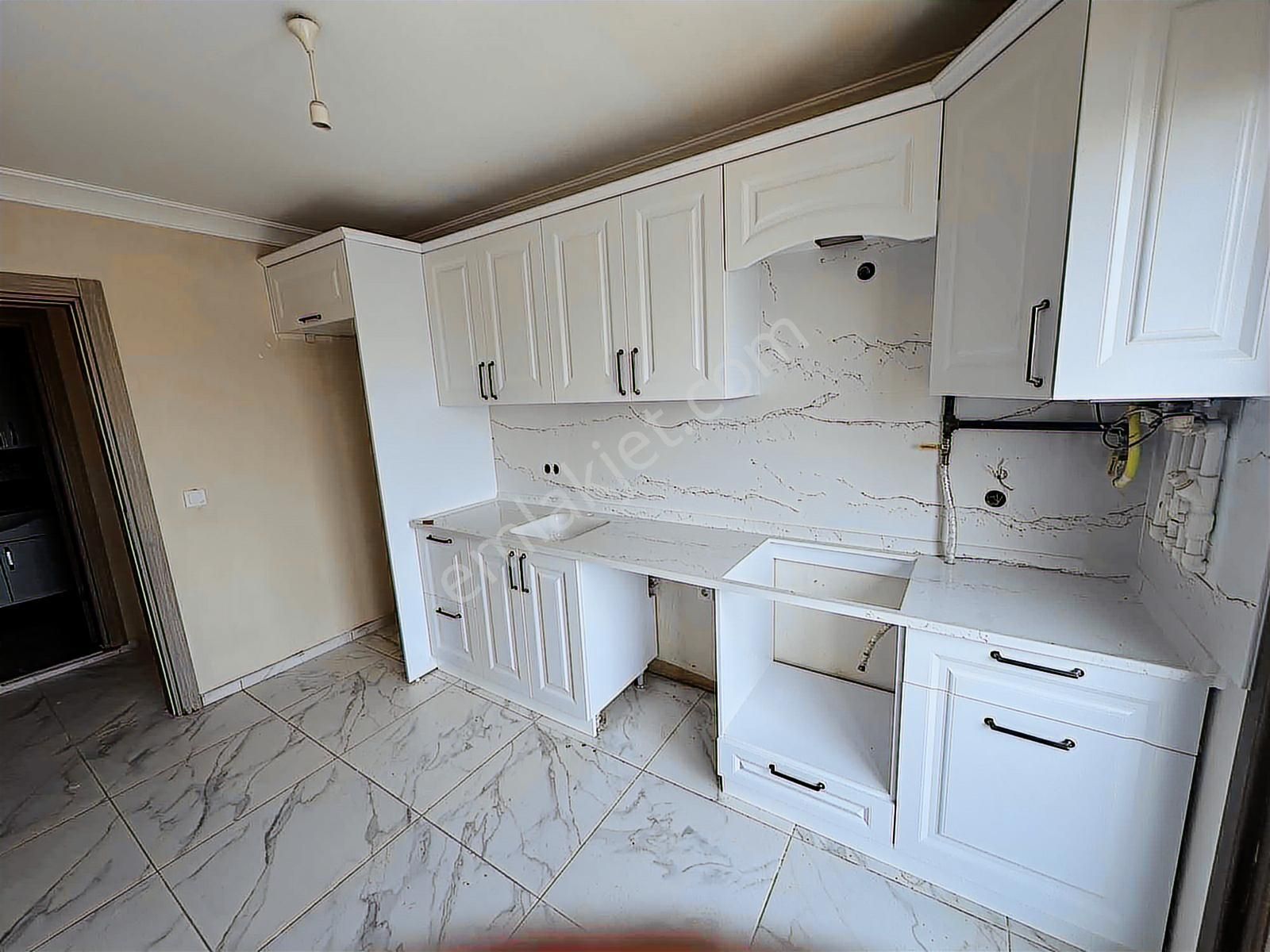 Yeni Mahalle Merkezi Konumda Kiralık Ebeveyn Banyo 2+1 Daire - Görsel 17