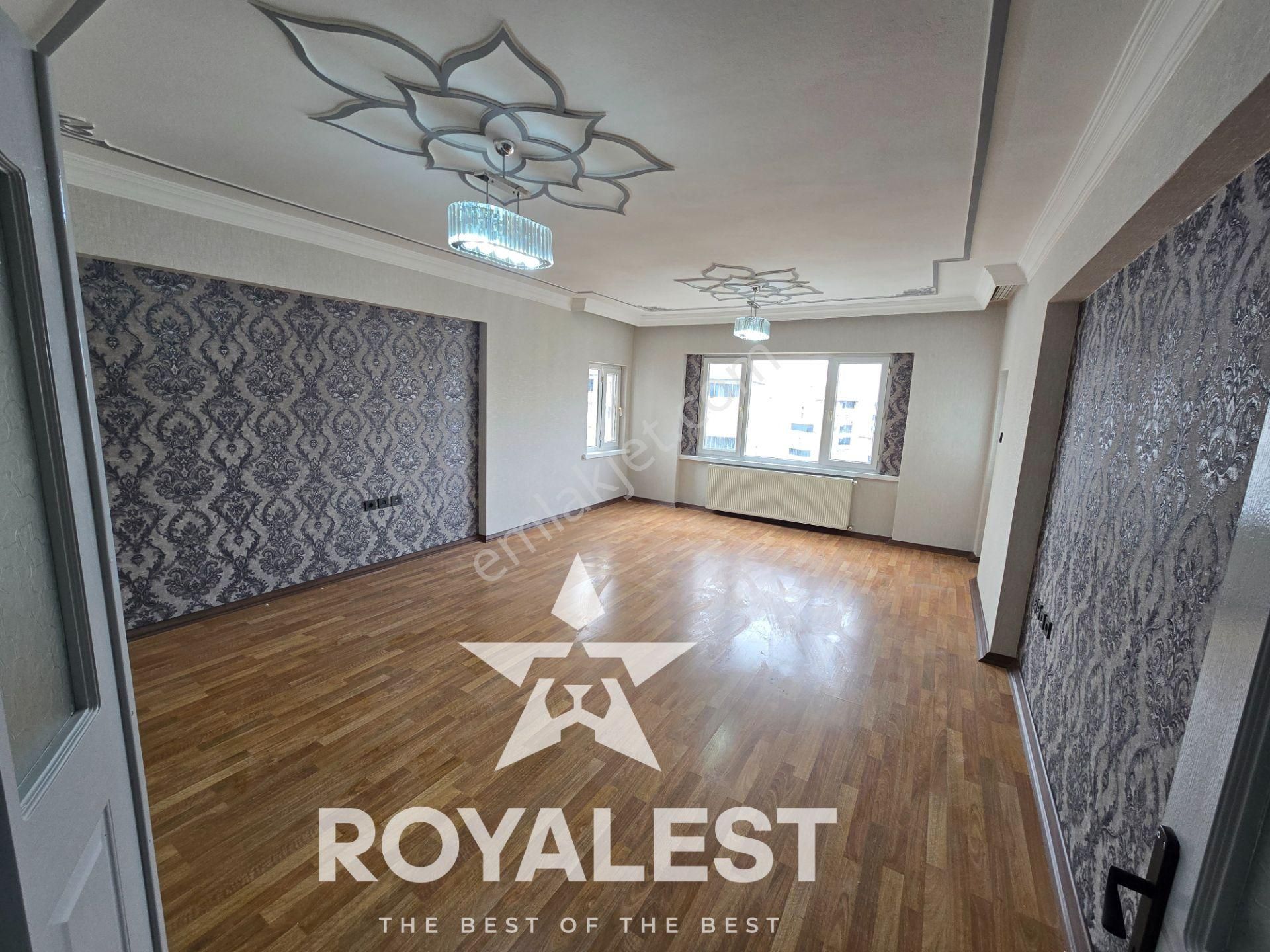 Royalest'ten Tramvaya Yakın Site İçi Ara Kat Full Yapılı 3+1