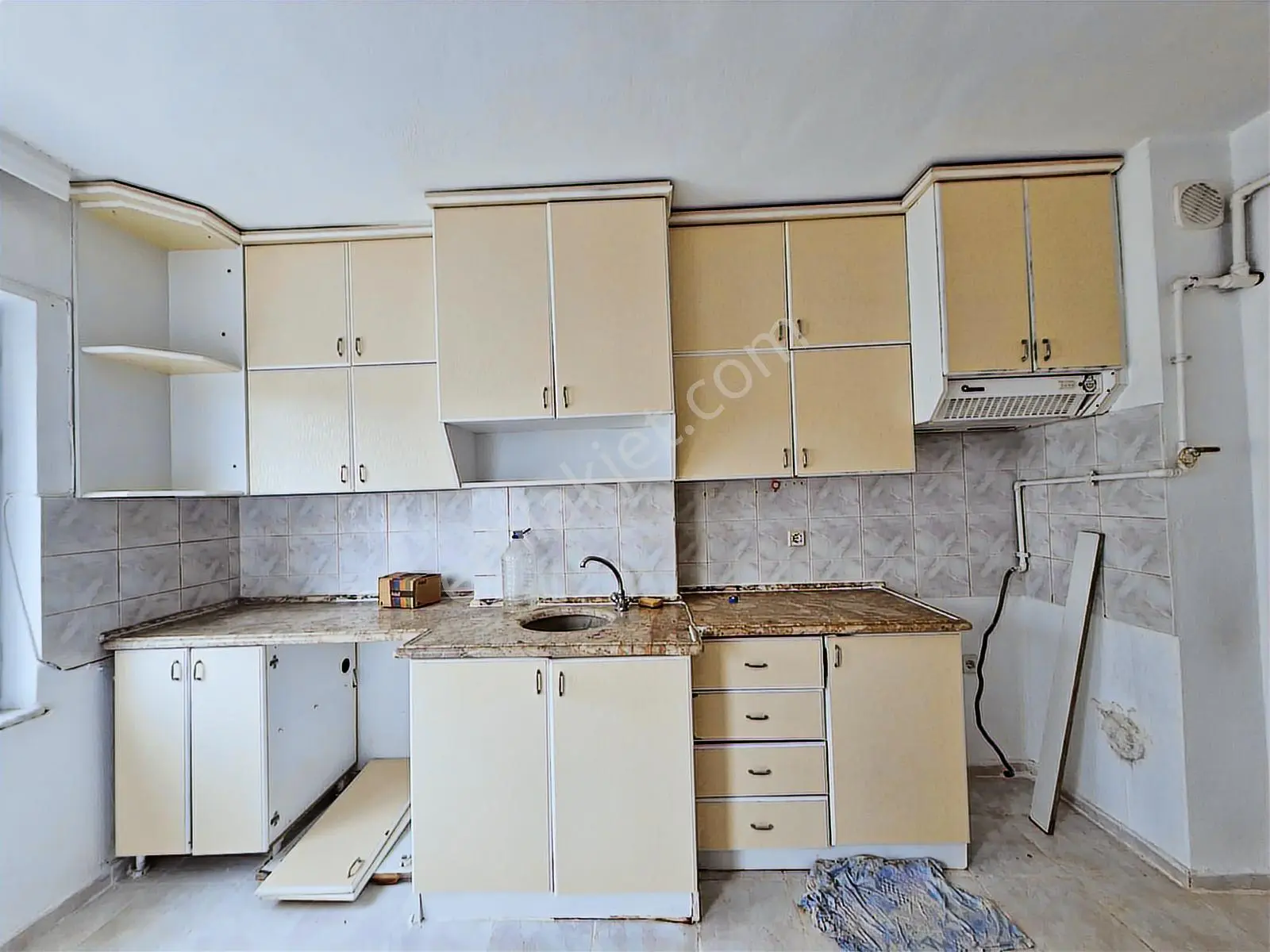 Bahçelievler Mah. Devlet Hastanesi Yakını Cadde Cepheli Daire - Görsel 5
