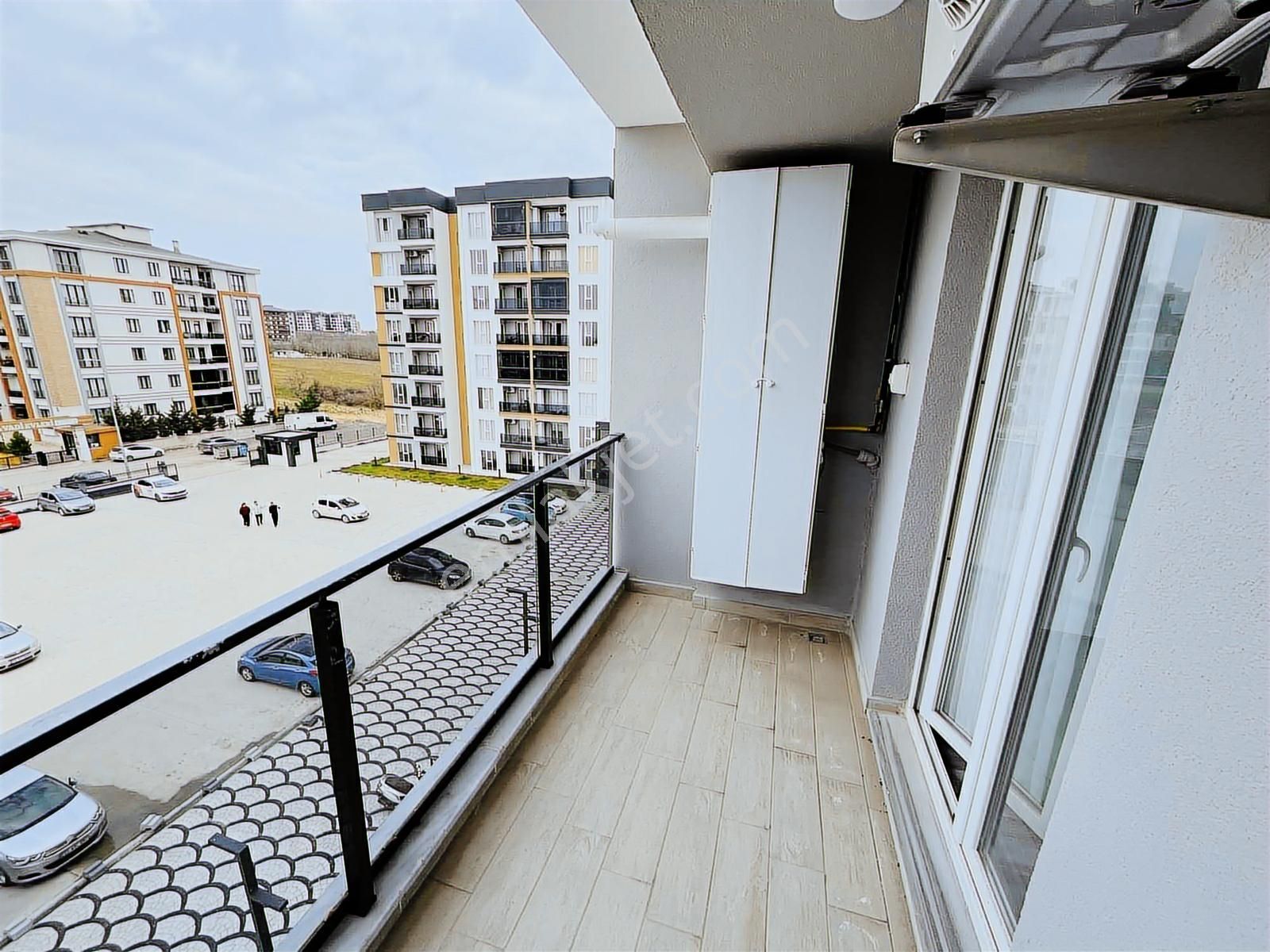 Tekirdağ Çerkezköy Tepe Bölgesinde Eşyalı 1 + 1 Kiralık Daire - Görsel 2